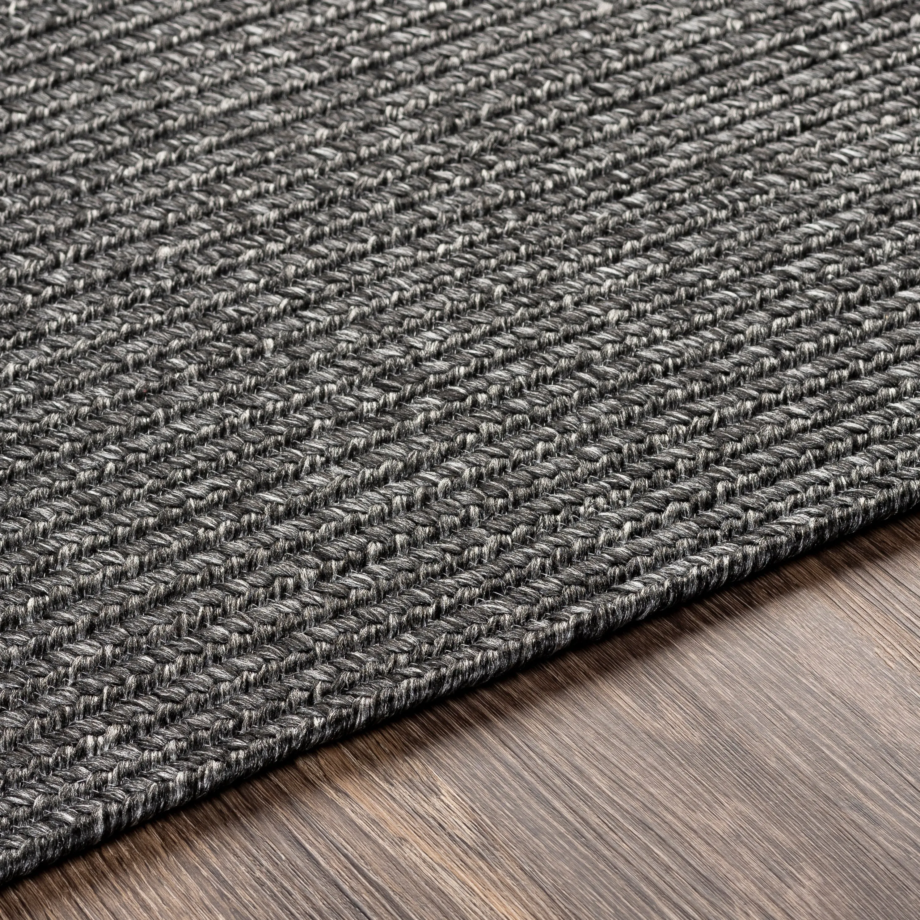 Livabliss Sharrah Indoor/ Outdoor Solid Braided Area Rug