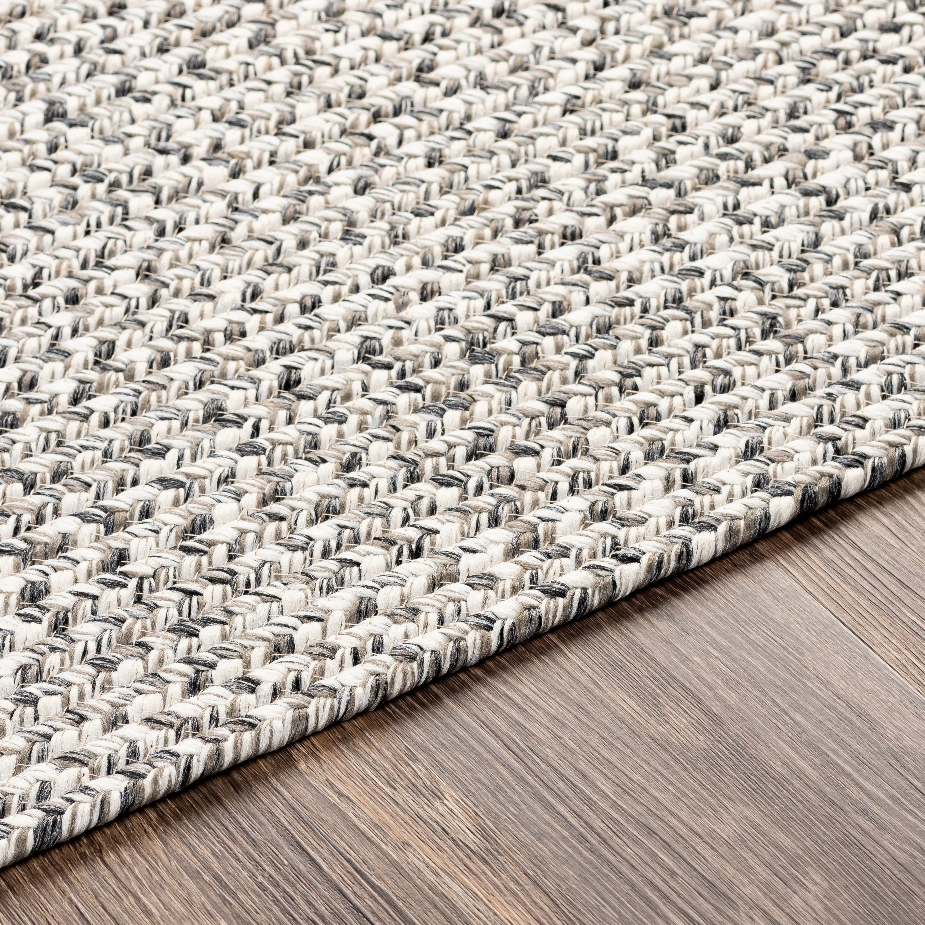 Livabliss Sharrah Indoor/ Outdoor Solid Braided Area Rug