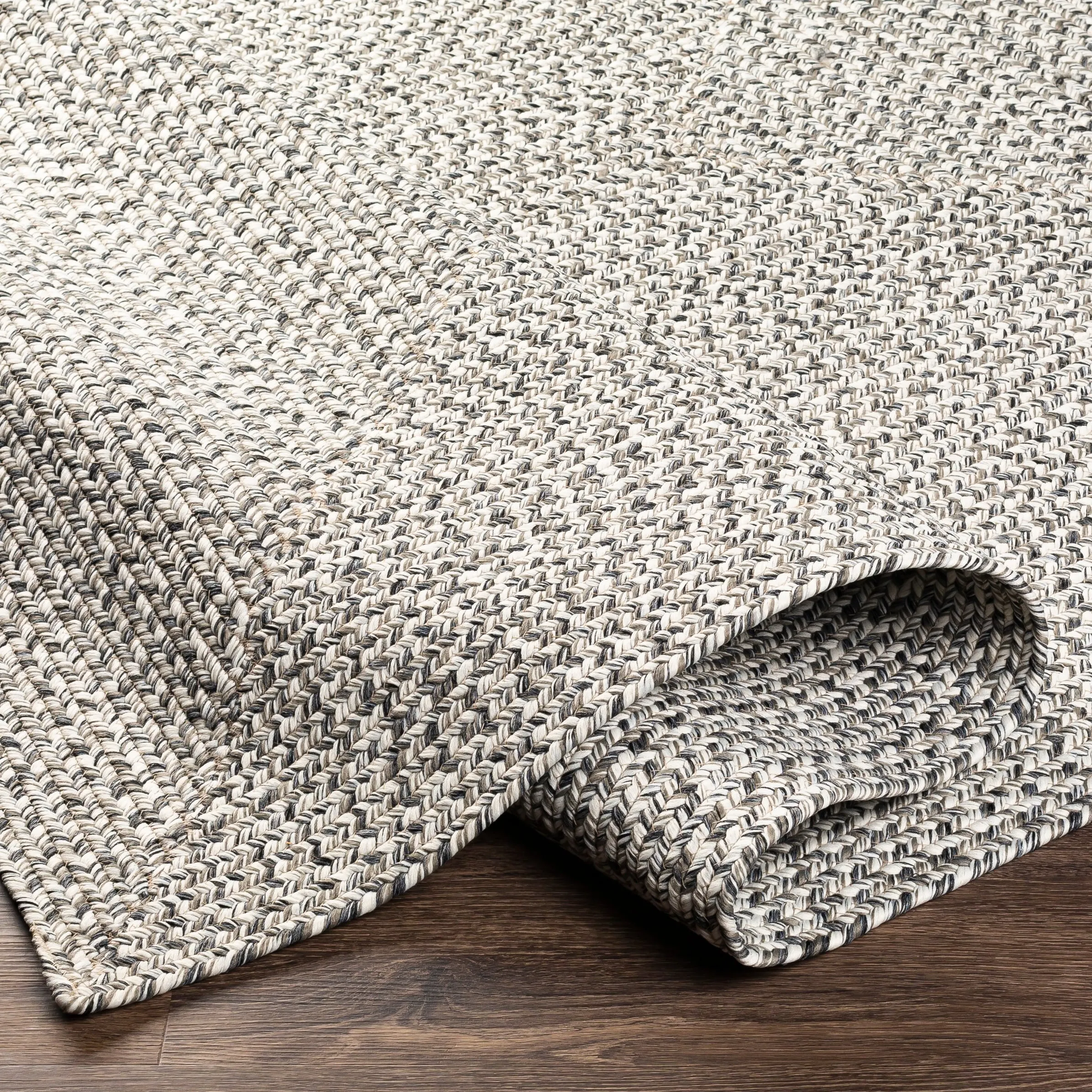 Livabliss Sharrah Indoor/ Outdoor Solid Braided Area Rug