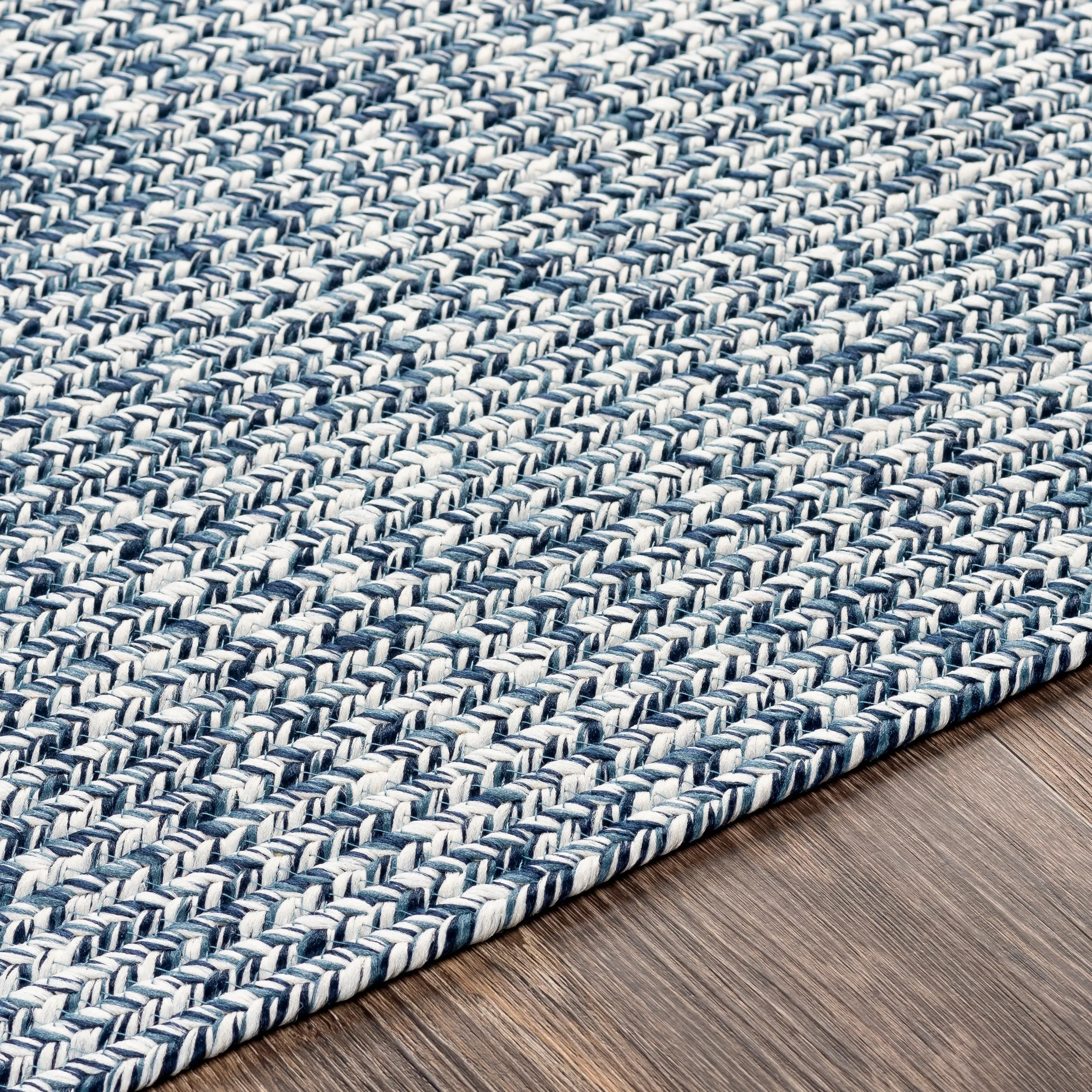 Livabliss Sharrah Indoor/ Outdoor Solid Braided Area Rug