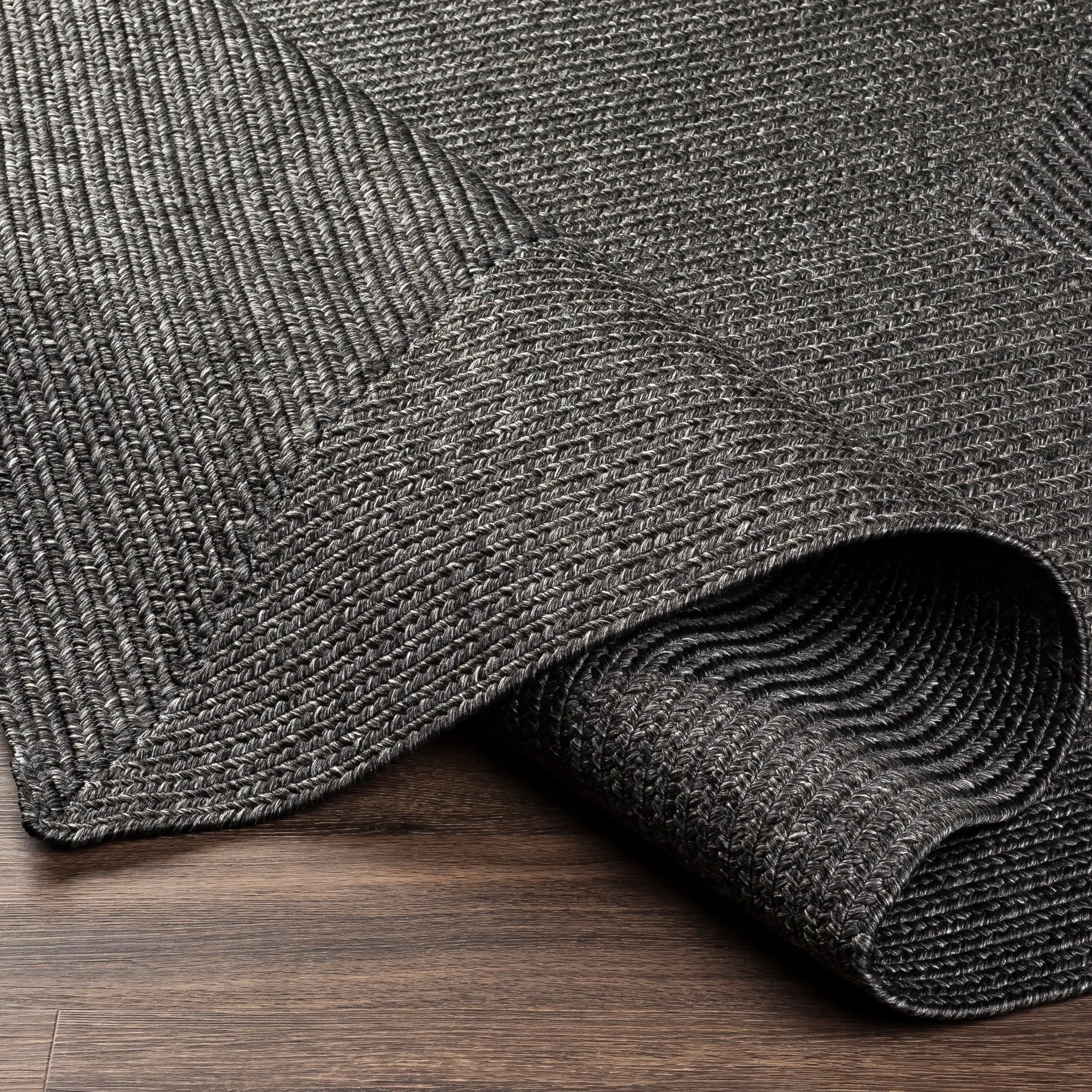 Livabliss Sharrah Indoor/ Outdoor Solid Braided Area Rug