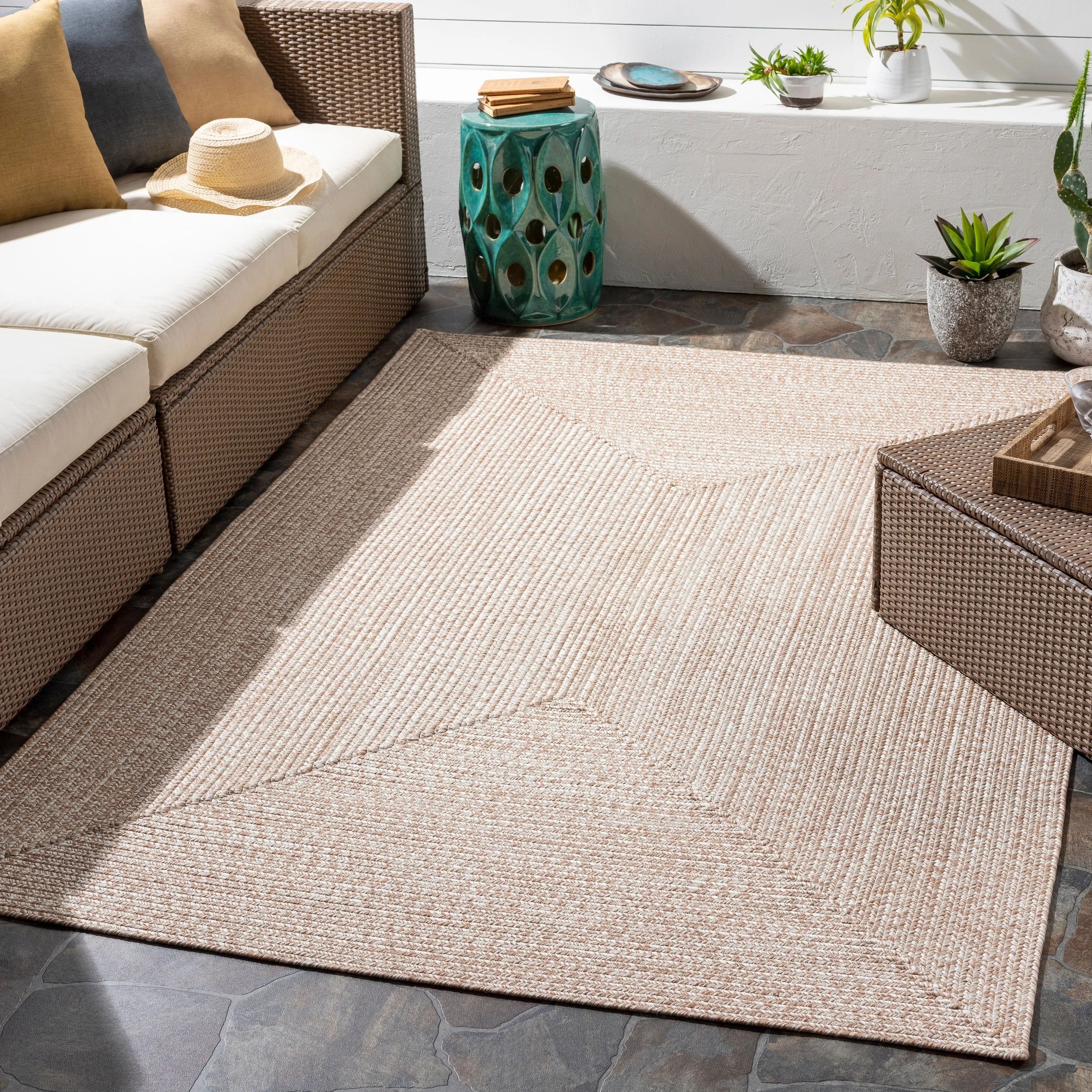 Livabliss Sharrah Indoor/ Outdoor Solid Braided Area Rug