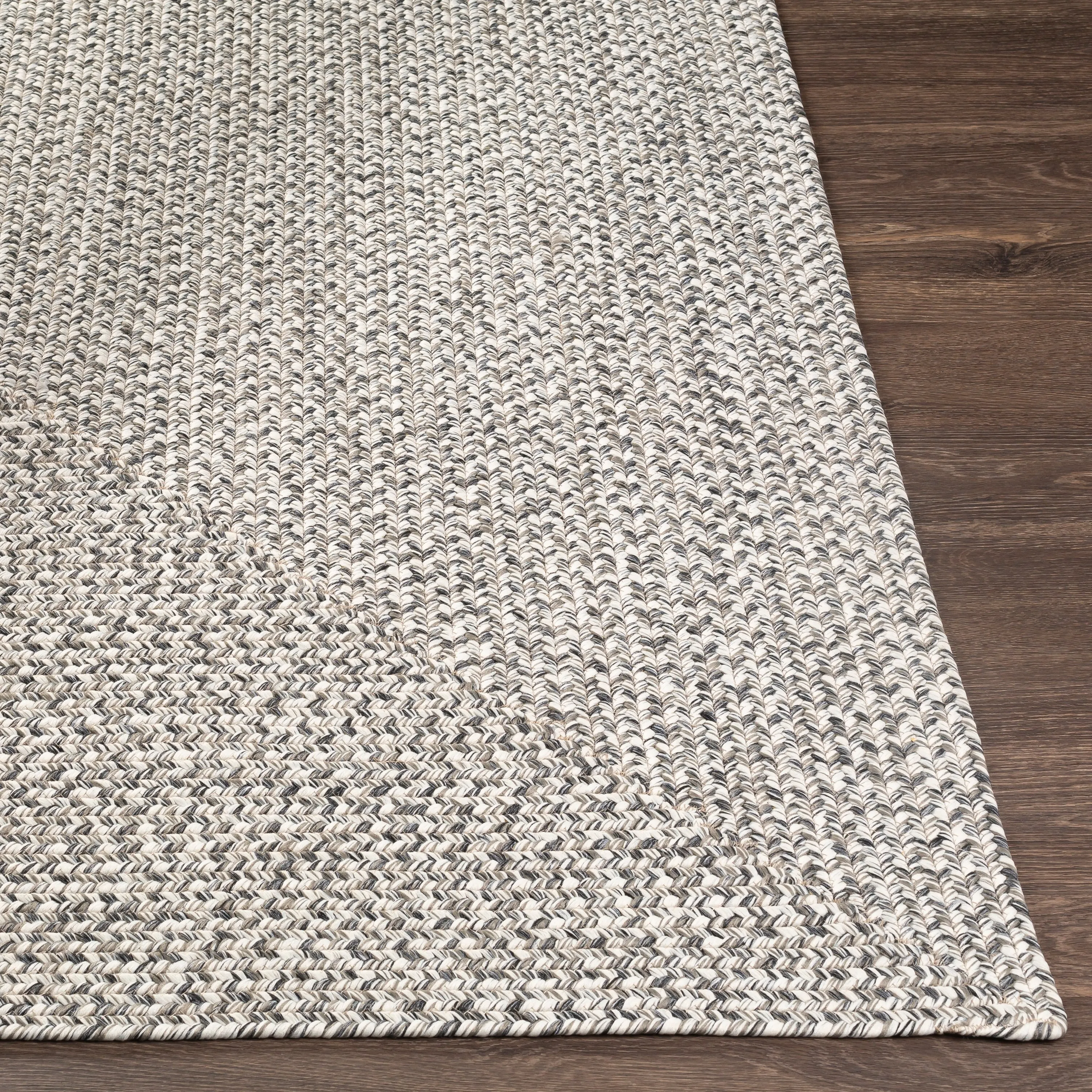 Livabliss Sharrah Indoor/ Outdoor Solid Braided Area Rug