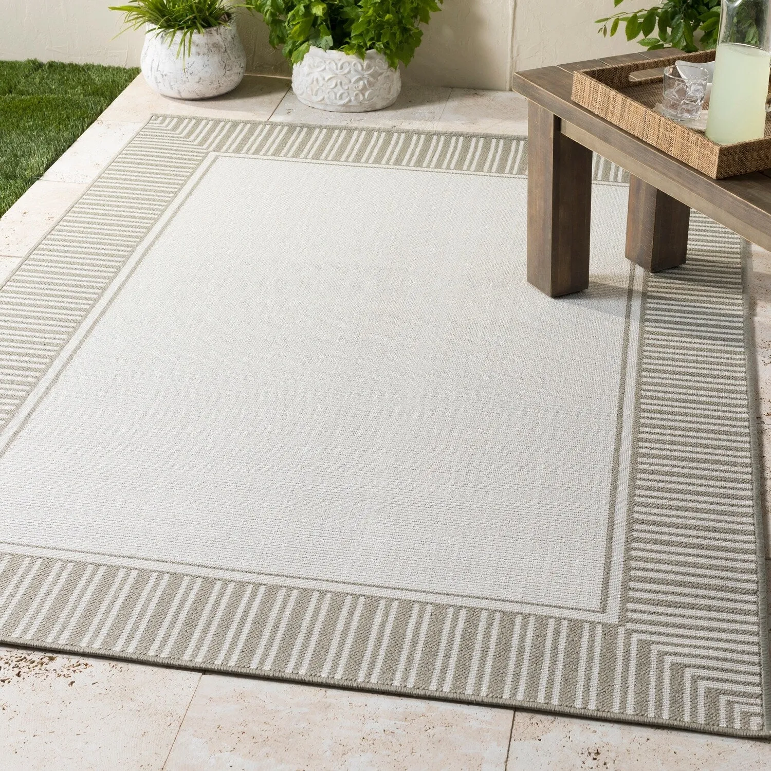 Livabliss Transitional Alfresco Border Indoor/Outdoor Area Rug