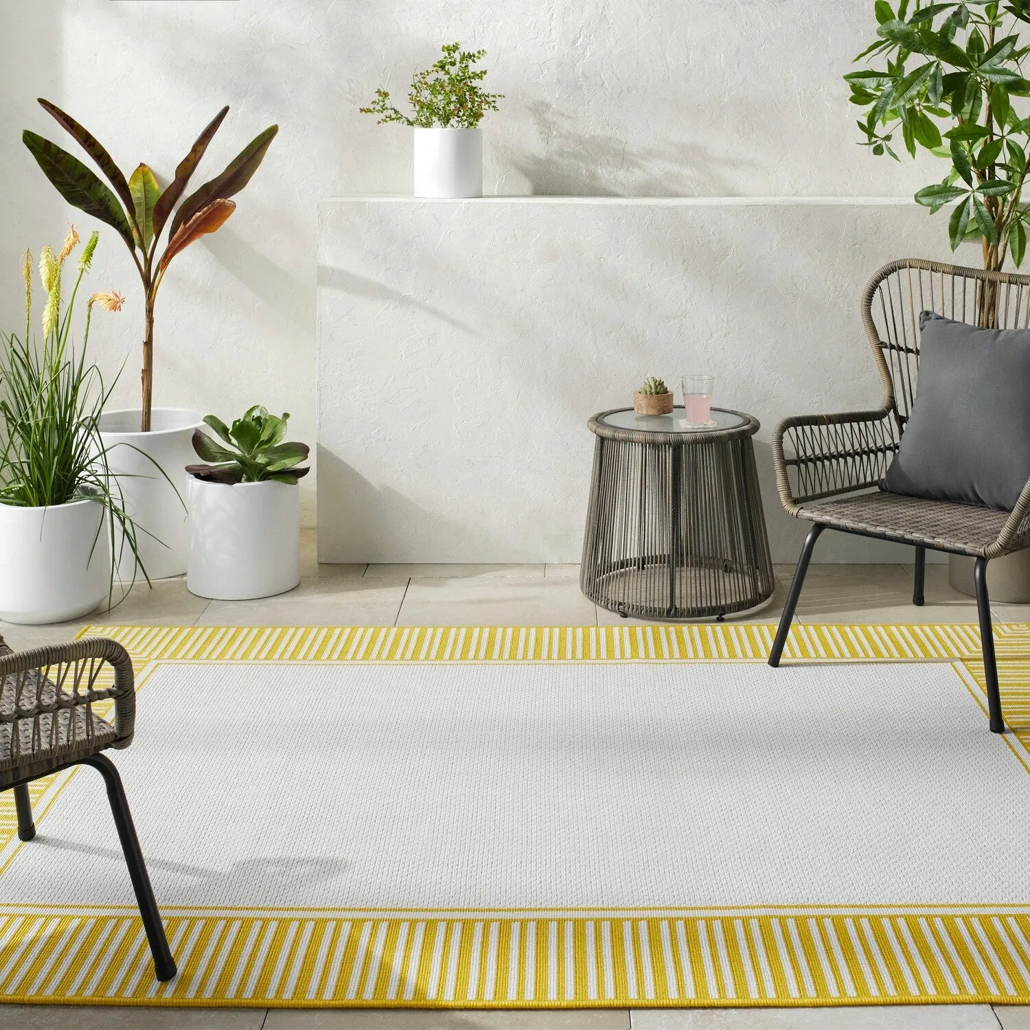 Livabliss Transitional Alfresco Border Indoor/Outdoor Area Rug