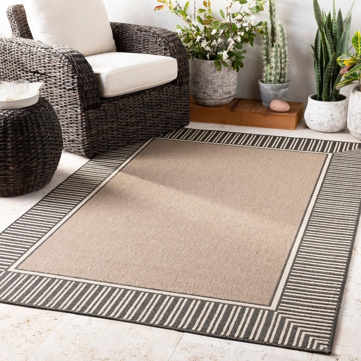 Livabliss Transitional Alfresco Border Indoor/Outdoor Area Rug