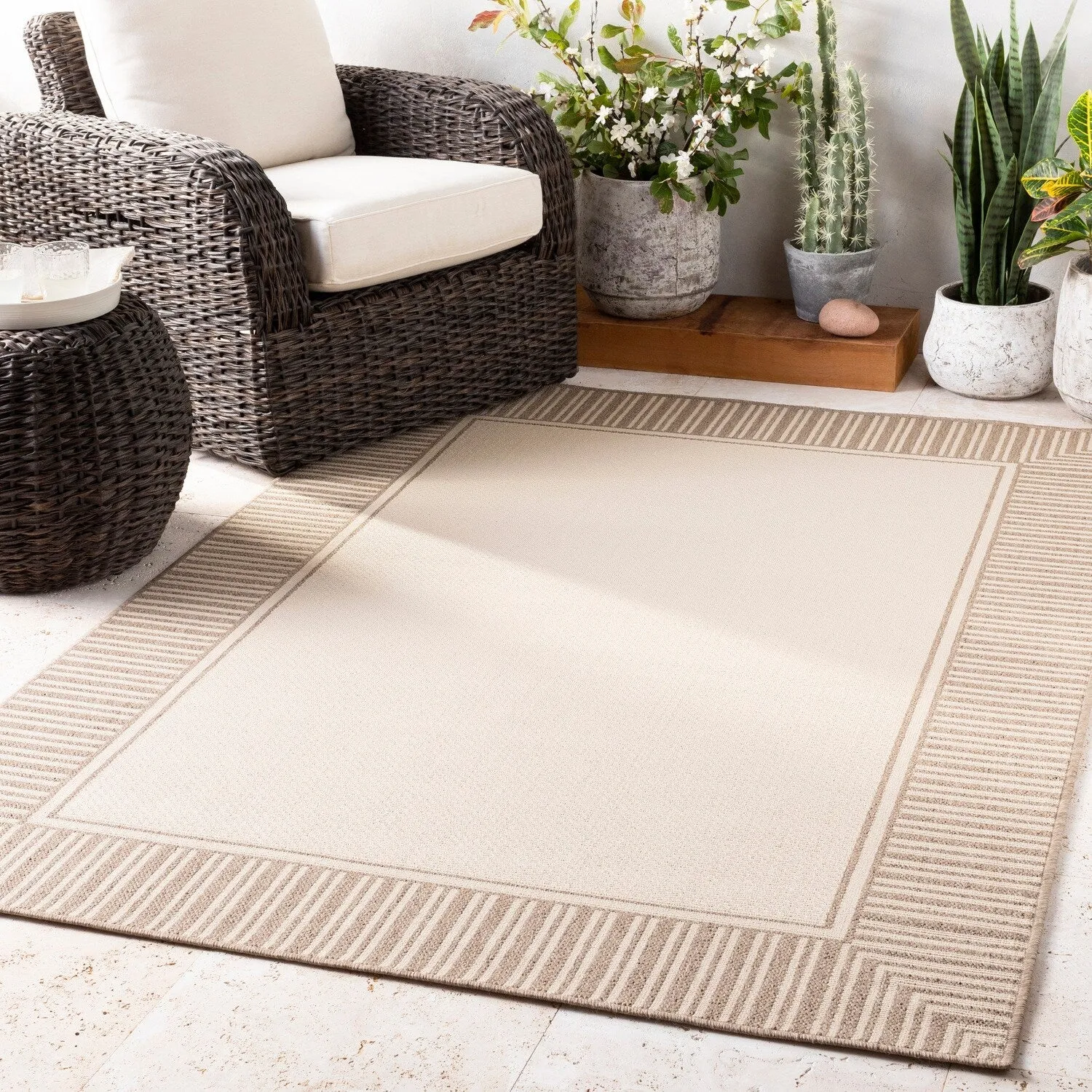 Livabliss Transitional Alfresco Border Indoor/Outdoor Area Rug