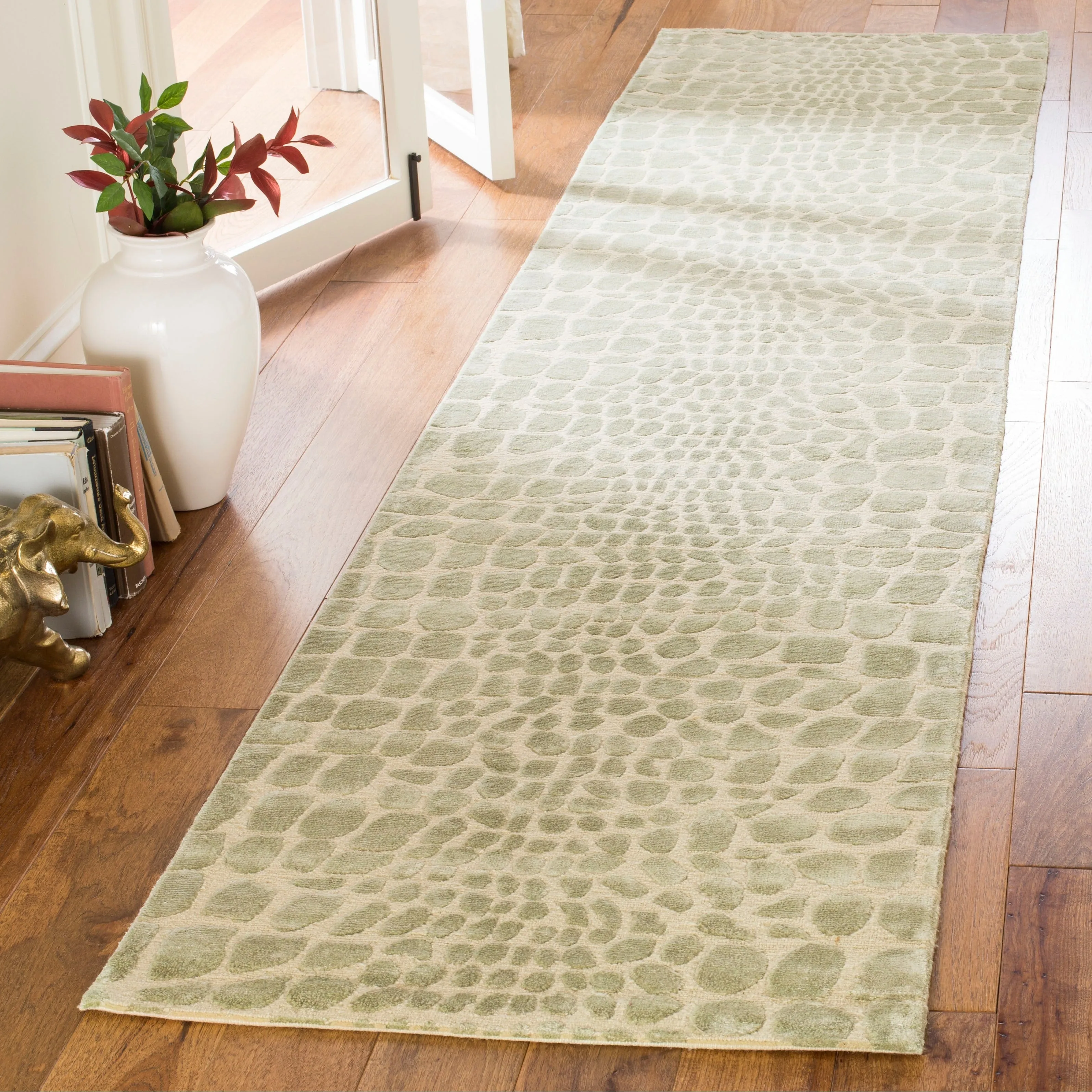 Martha Stewart by SAFAVIEH Amazonia Silk Blend Rug
