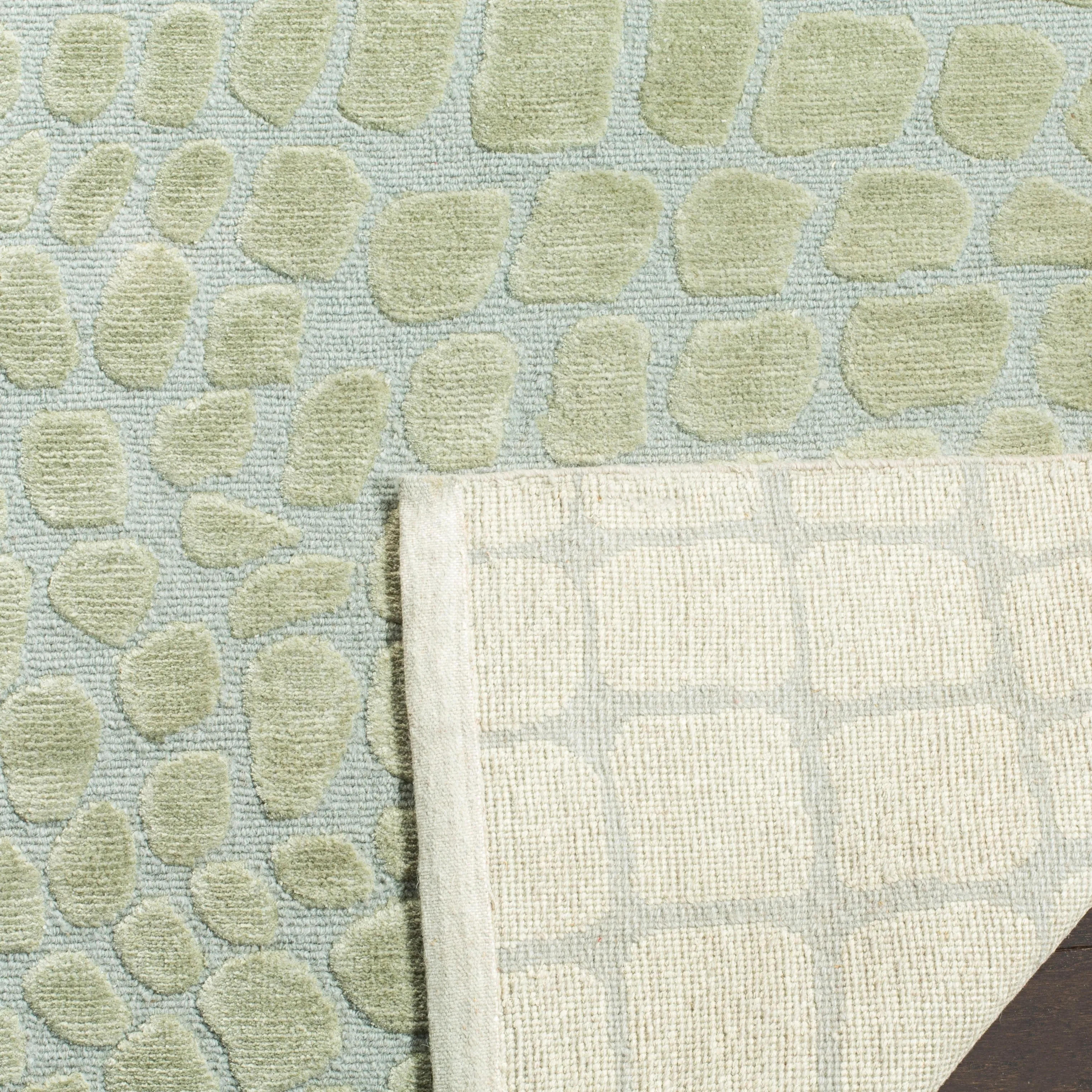 Martha Stewart by SAFAVIEH Amazonia Silk Blend Rug