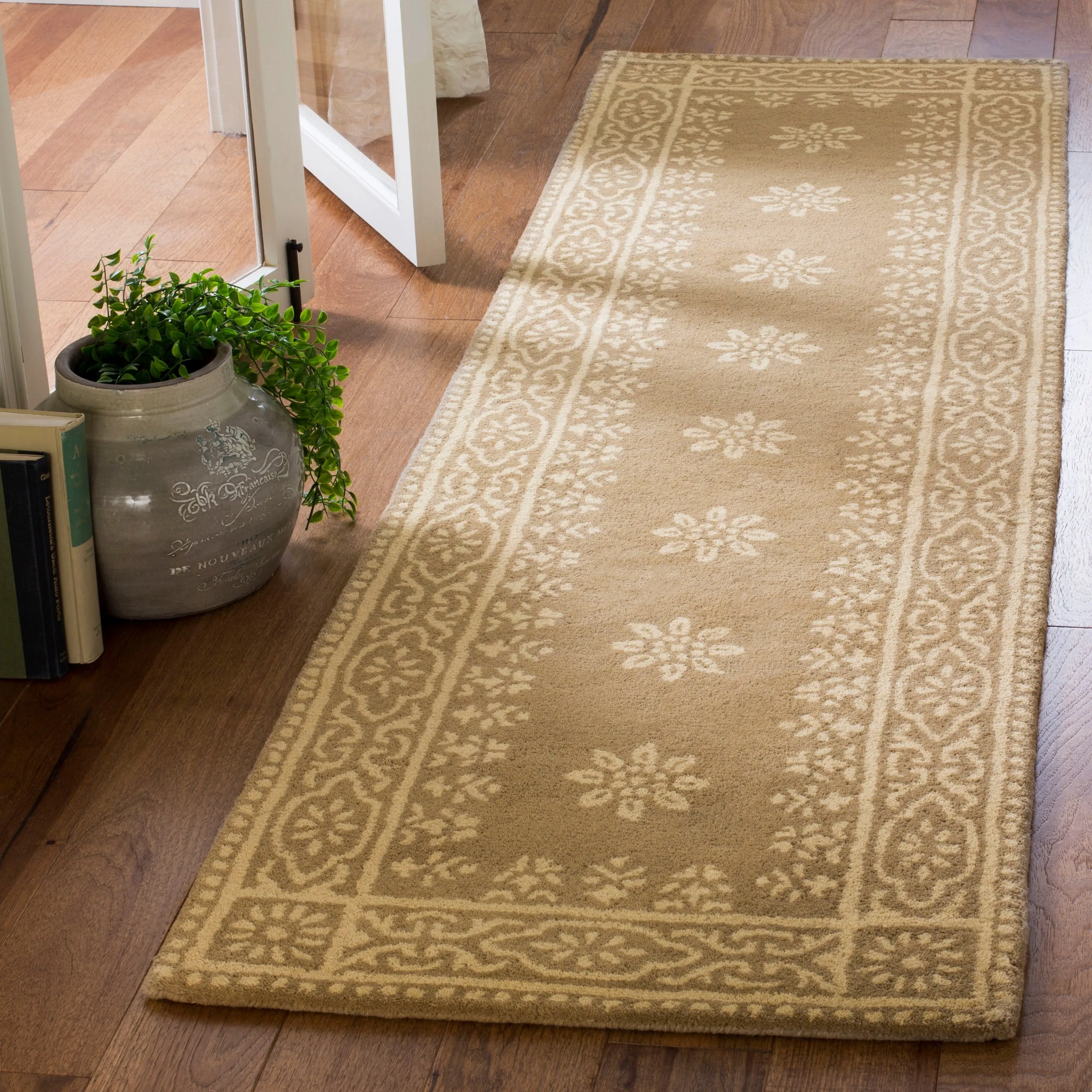 Martha Stewart by SAFAVIEH Gracious Garden Wool Rug