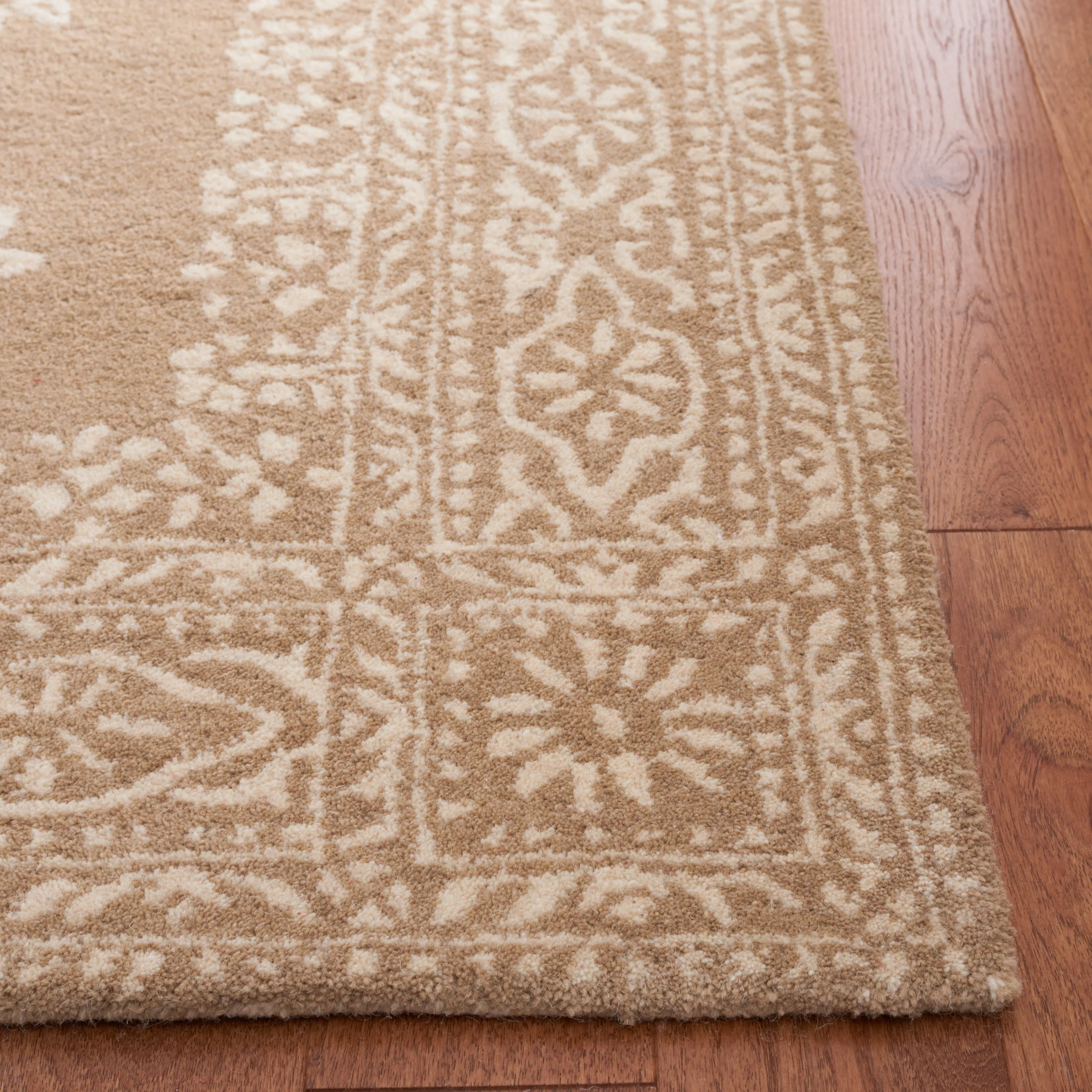 Martha Stewart by SAFAVIEH Gracious Garden Wool Rug