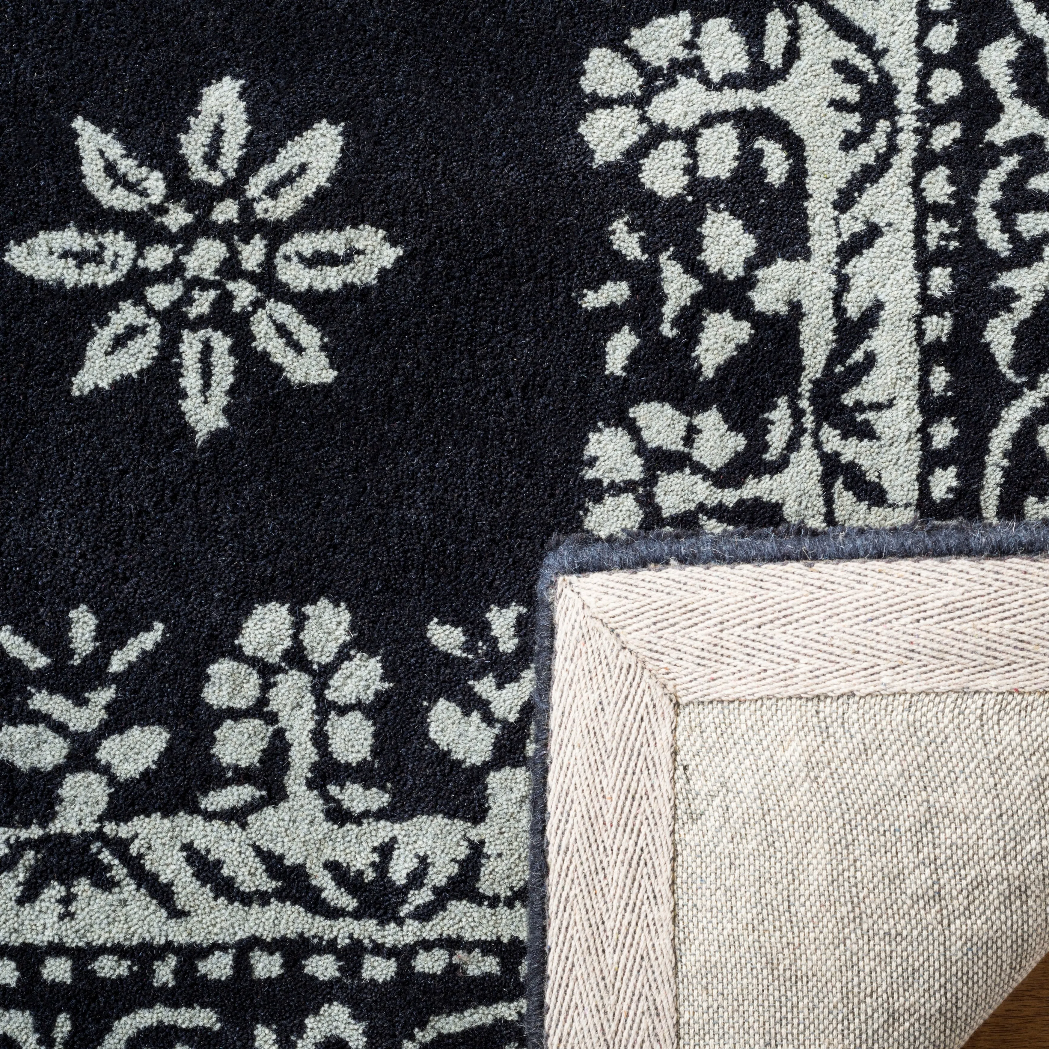 Martha Stewart by SAFAVIEH Gracious Garden Wool Rug