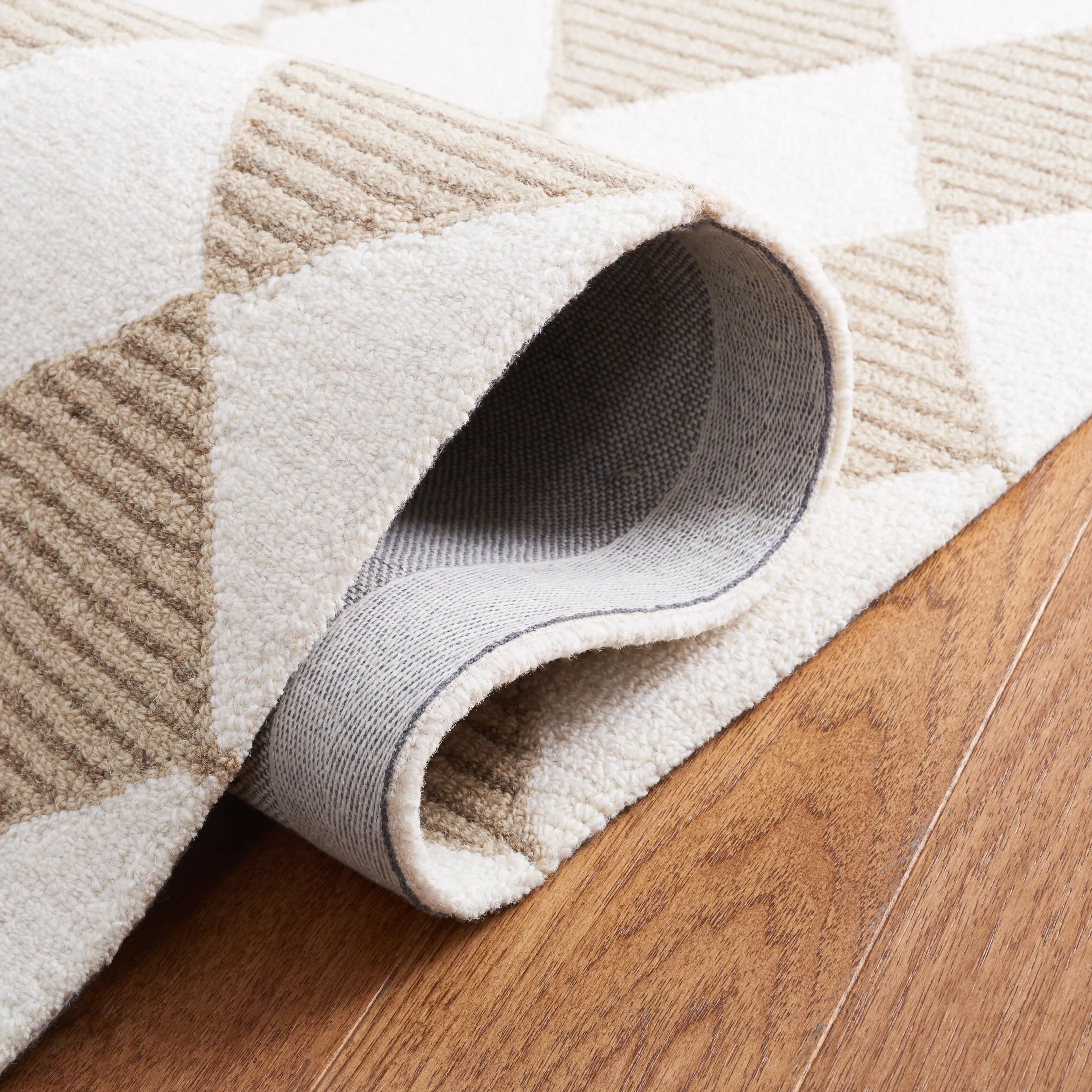 Martha Stewart by SAFAVIEH Jesusa Checkered Wool Rug