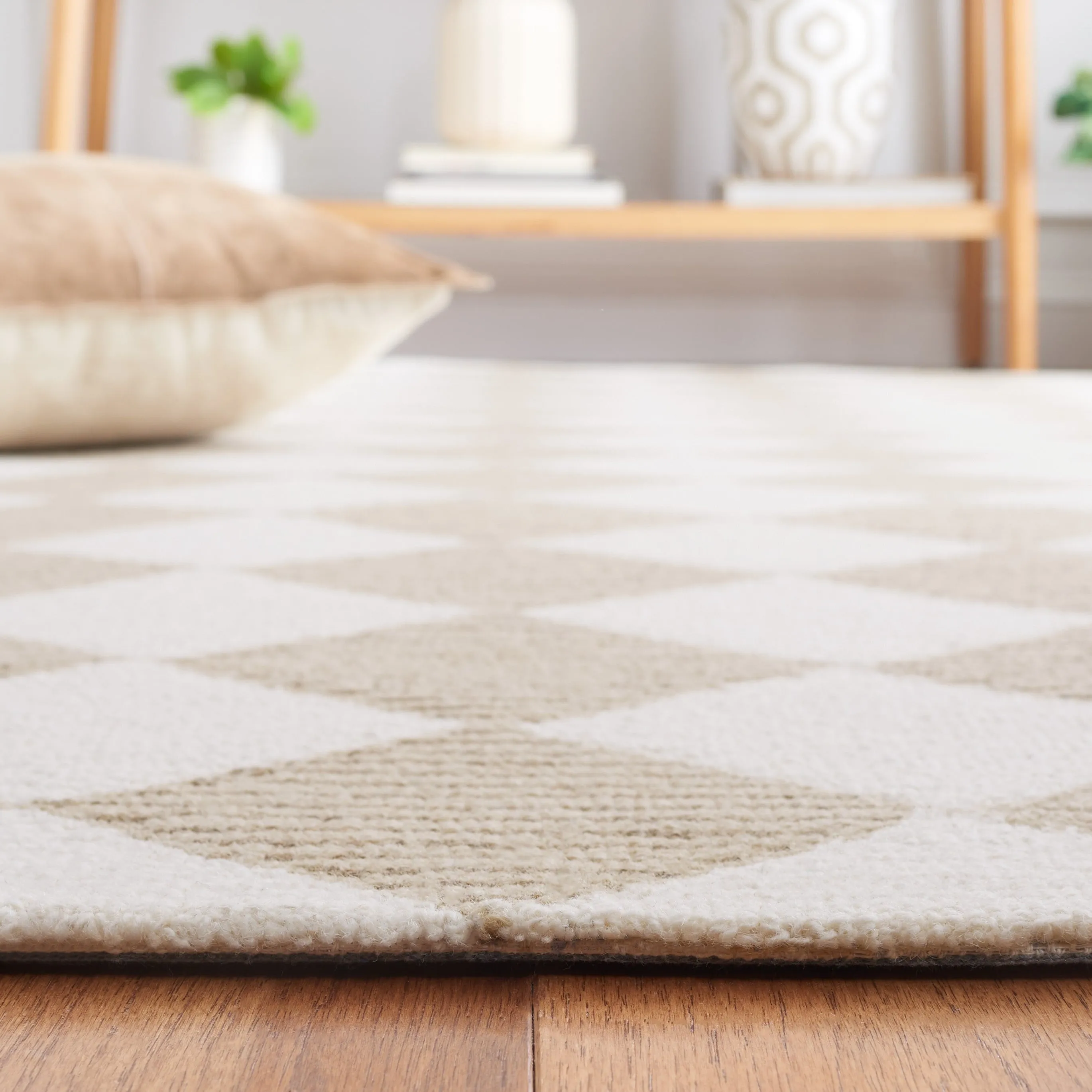 Martha Stewart by SAFAVIEH Jesusa Checkered Wool Rug
