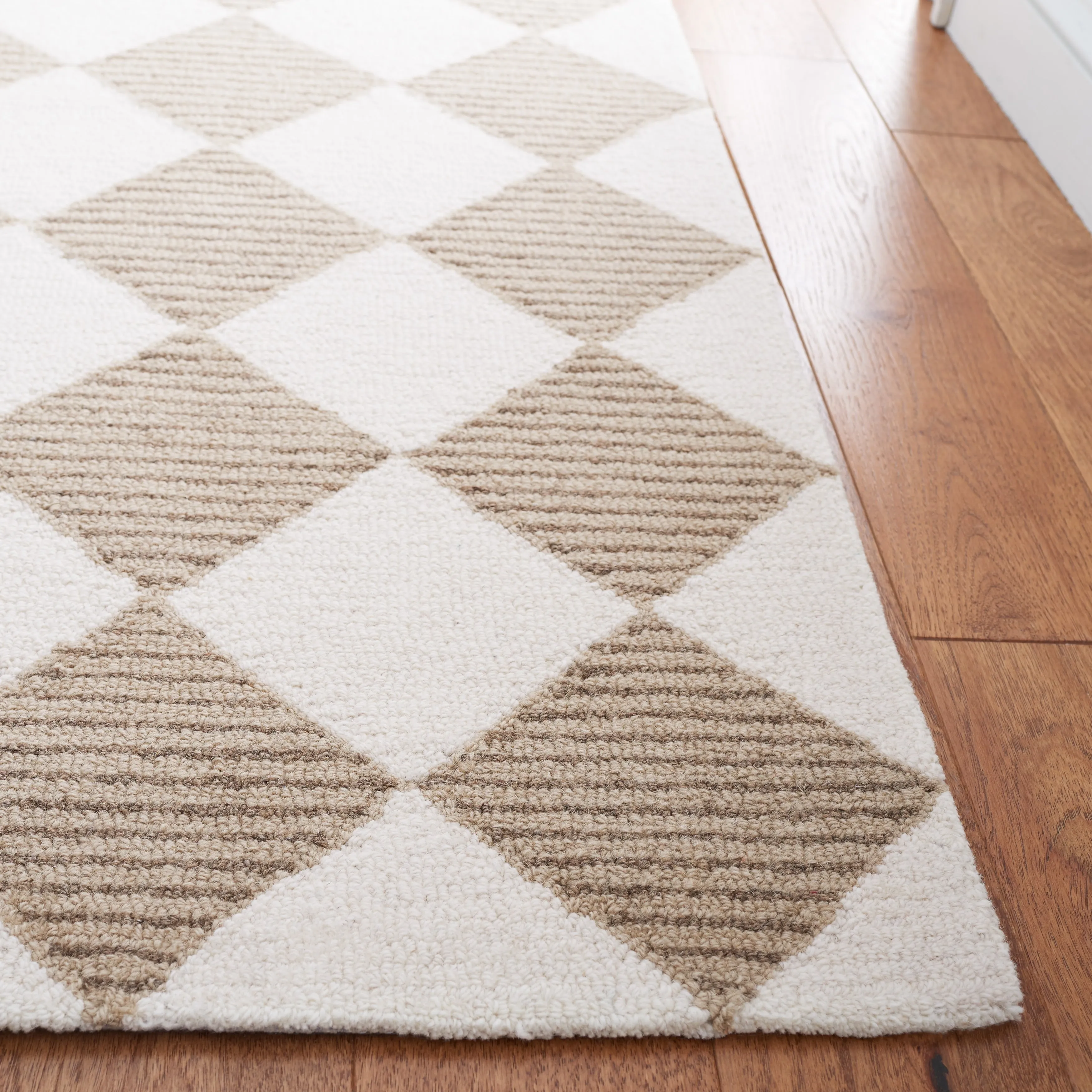 Martha Stewart by SAFAVIEH Jesusa Checkered Wool Rug