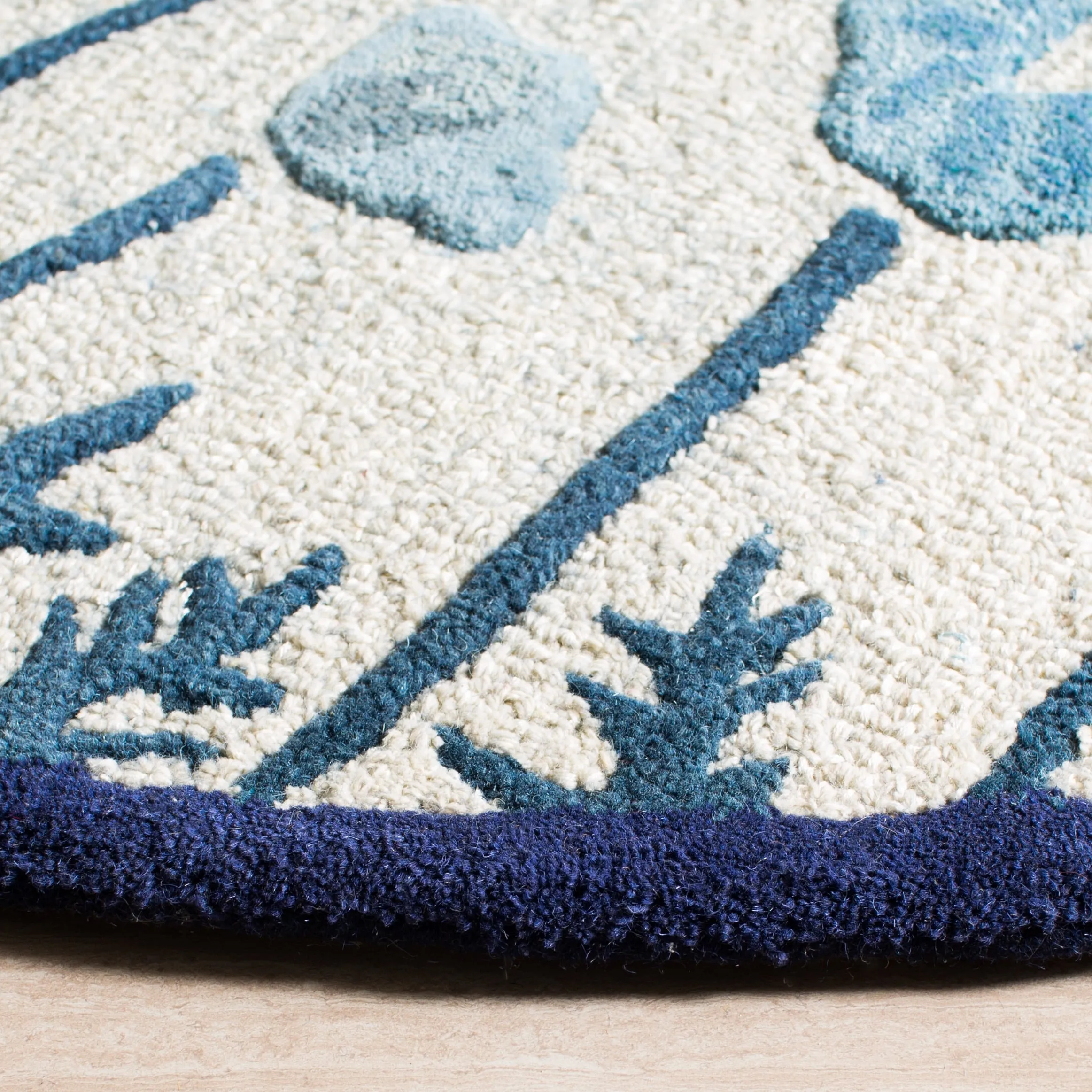 Martha Stewart by SAFAVIEH Poppy Glossary Wool/ Viscose Rug