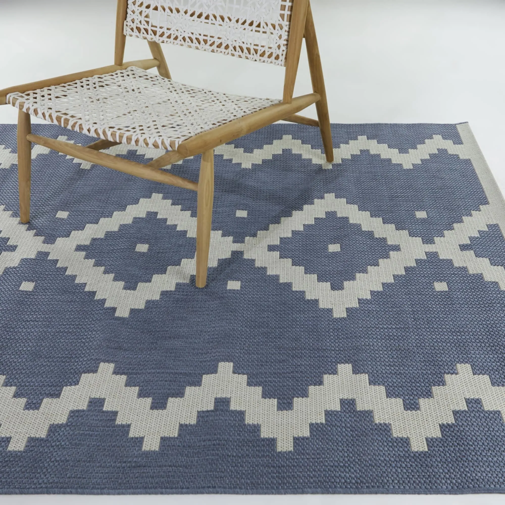 Maya Southwestern Stripe Indoor/Outdoor Area Rug