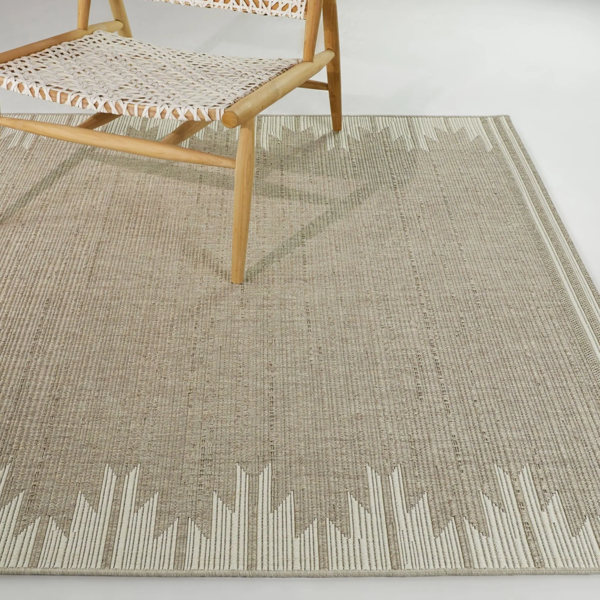 Merieme Art Deco Border Modern Indoor/ Outdoor Area Rug