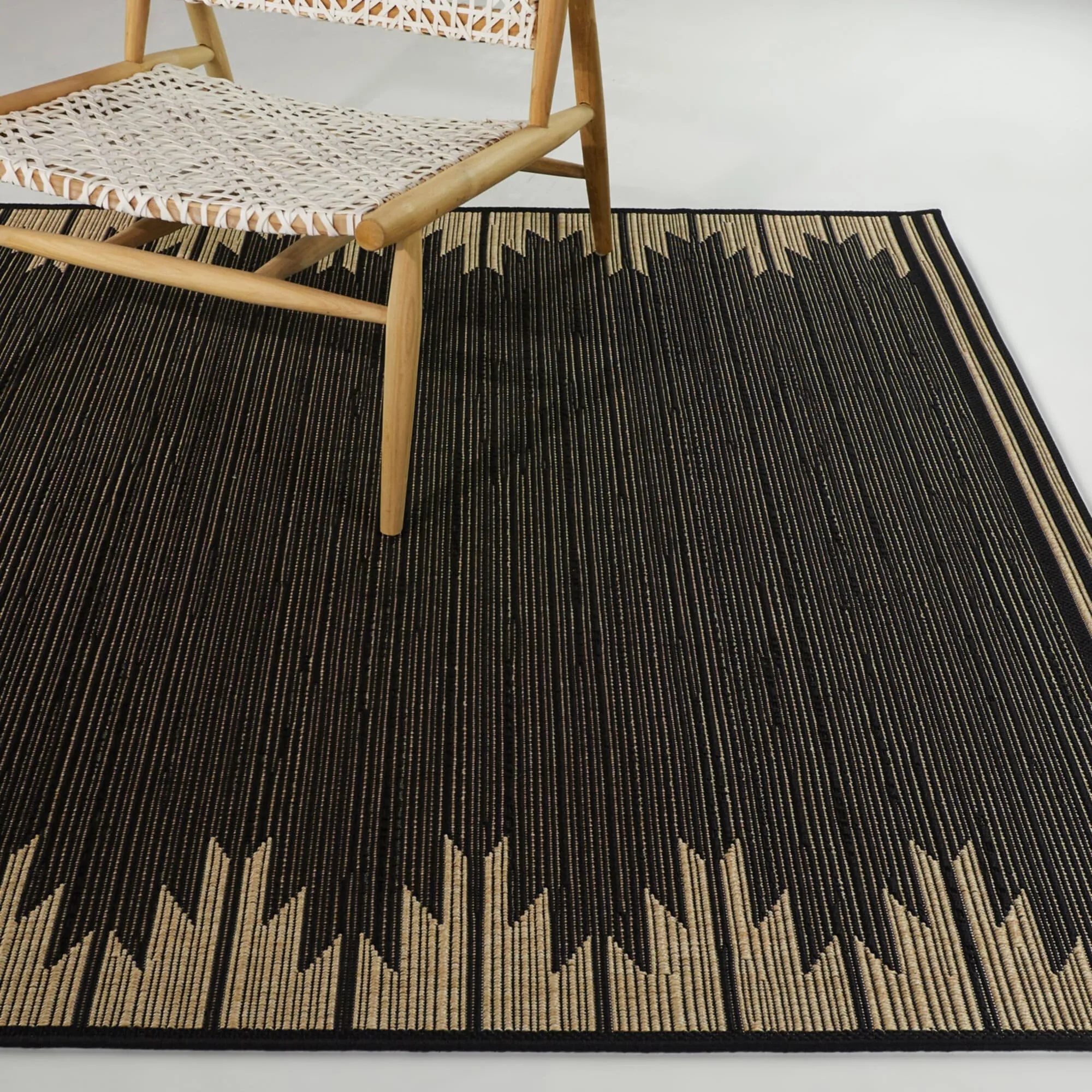 Merieme Art Deco Border Modern Indoor/ Outdoor Area Rug