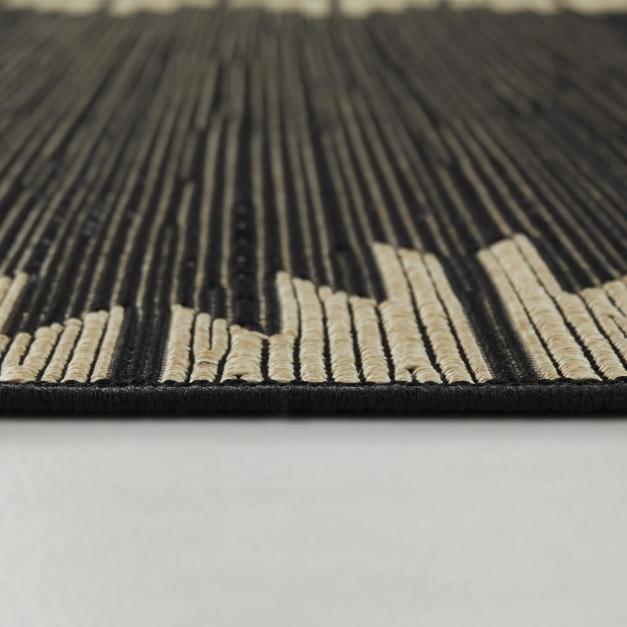 Merieme Art Deco Border Modern Indoor/ Outdoor Area Rug