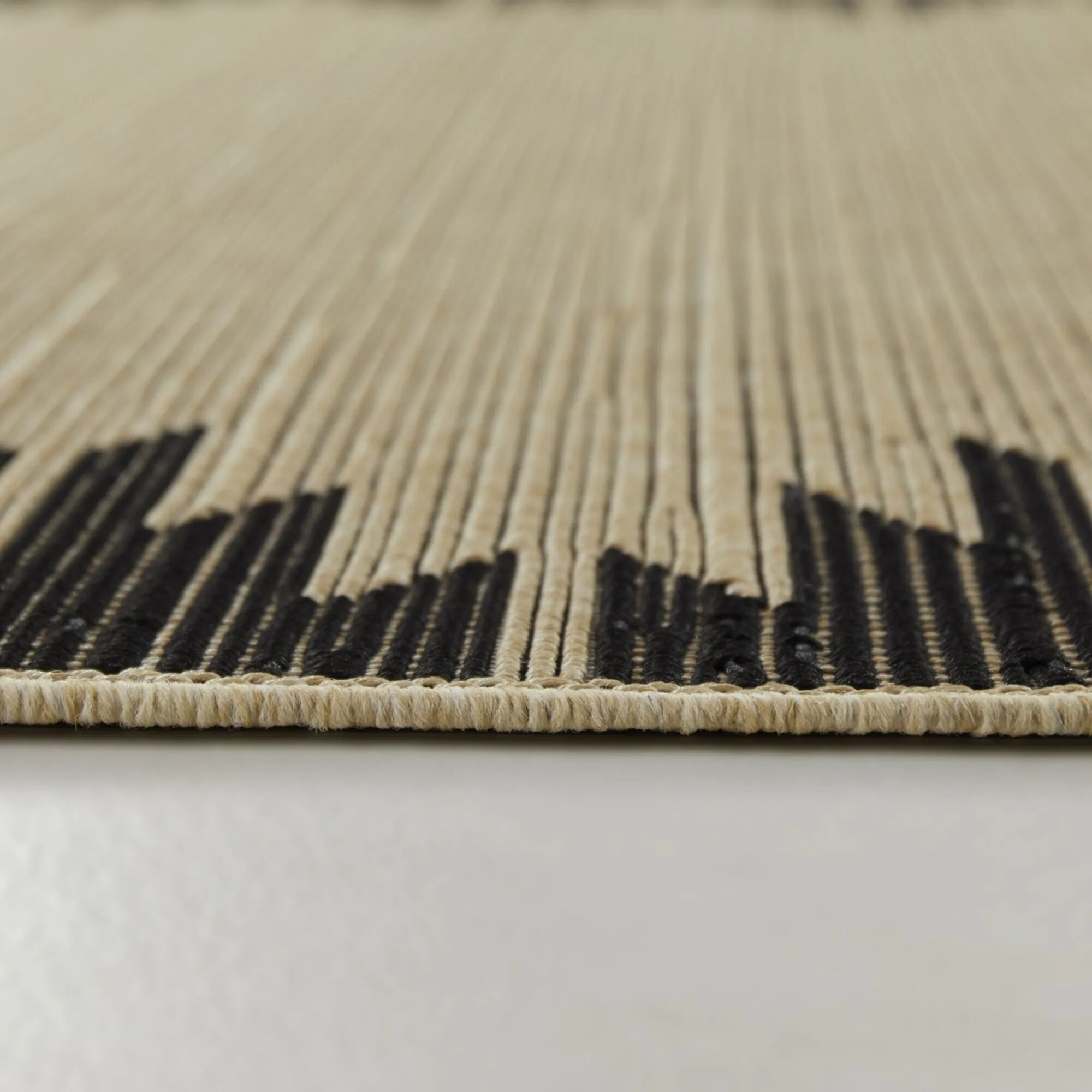 Merieme Art Deco Border Modern Indoor/ Outdoor Area Rug