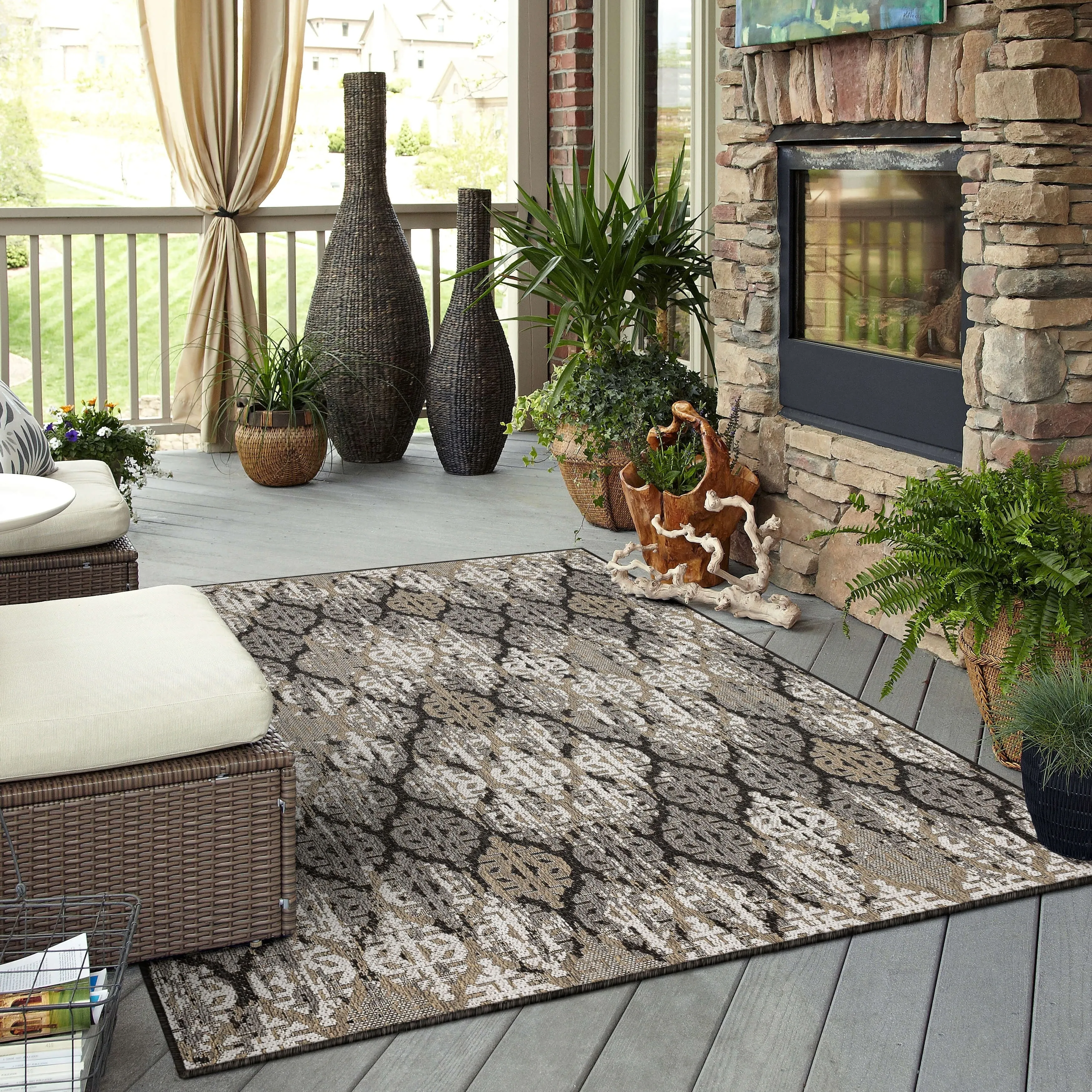 Mohawk Home Indoor/Outdoor Geneva iKat Patio Area Rug