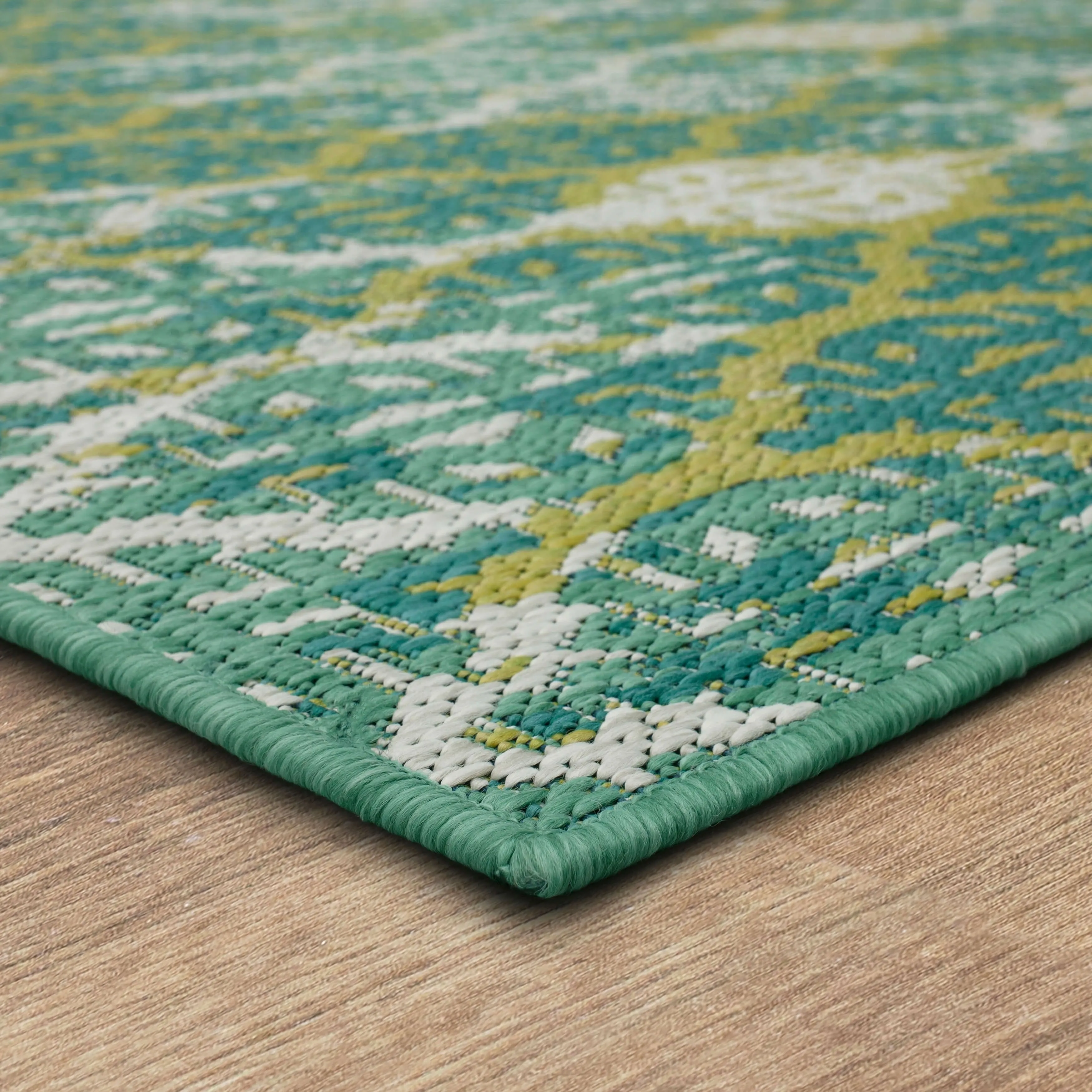 Mohawk Home Indoor/Outdoor Geneva iKat Patio Area Rug
