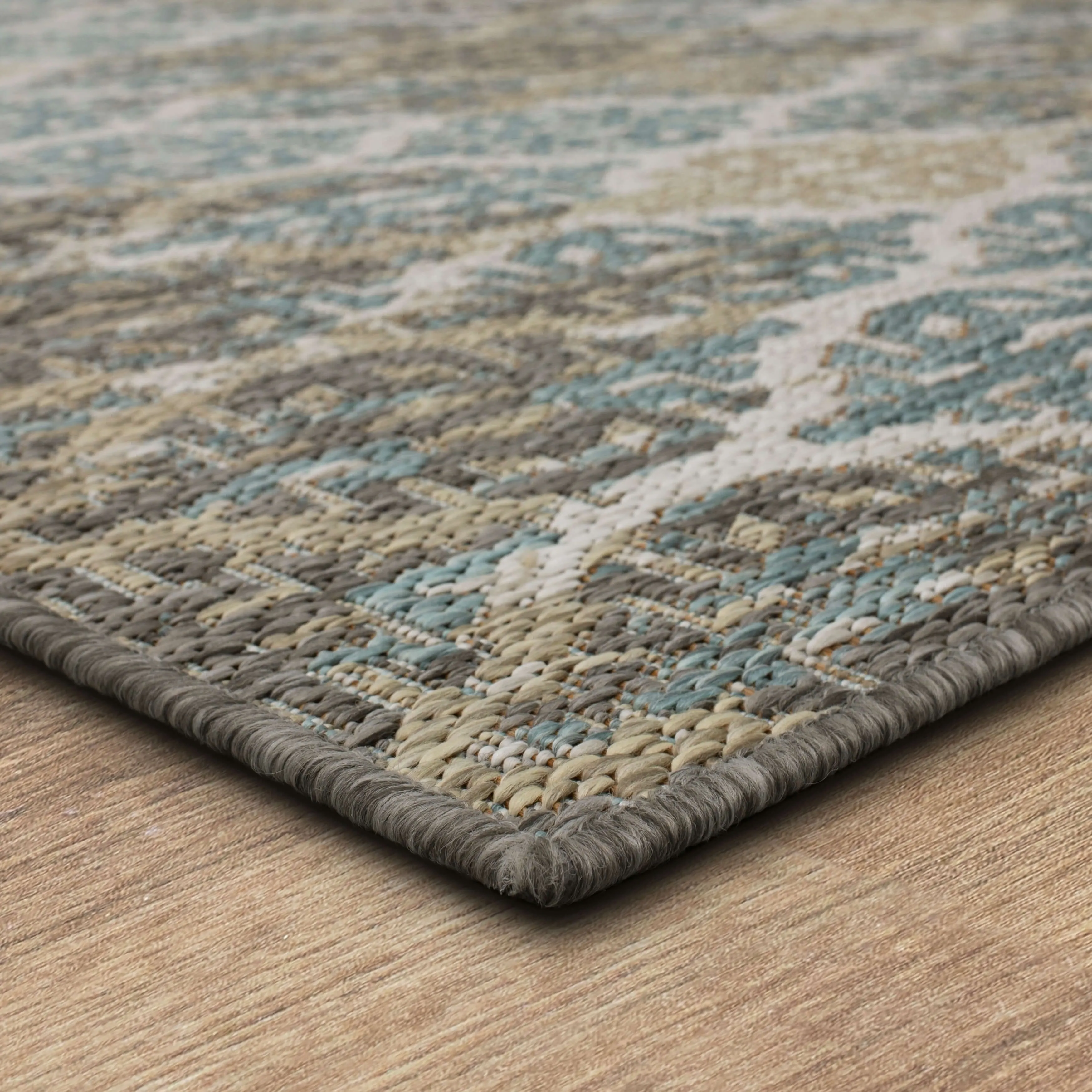 Mohawk Home Indoor/Outdoor Geneva iKat Patio Area Rug