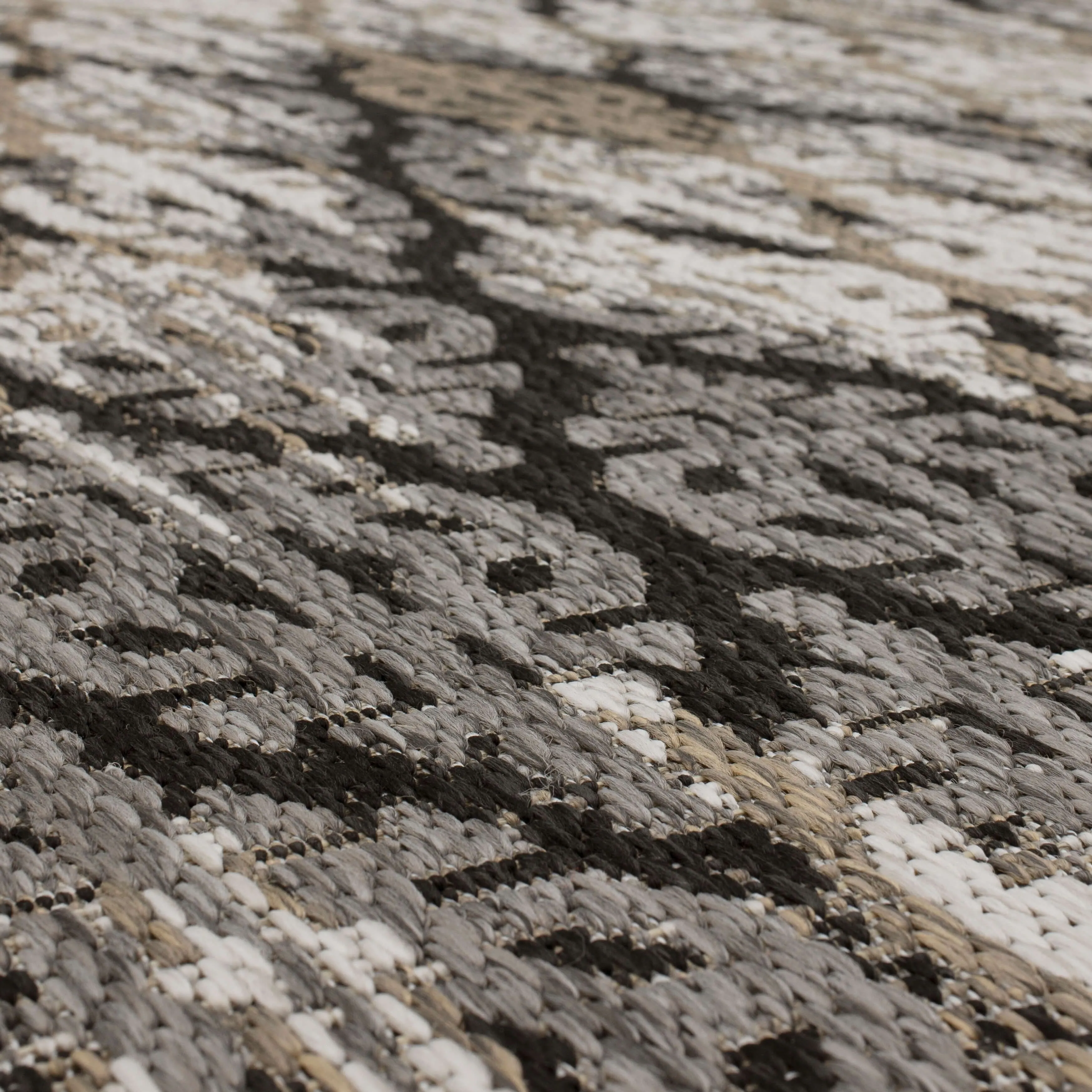 Mohawk Home Indoor/Outdoor Geneva iKat Patio Area Rug