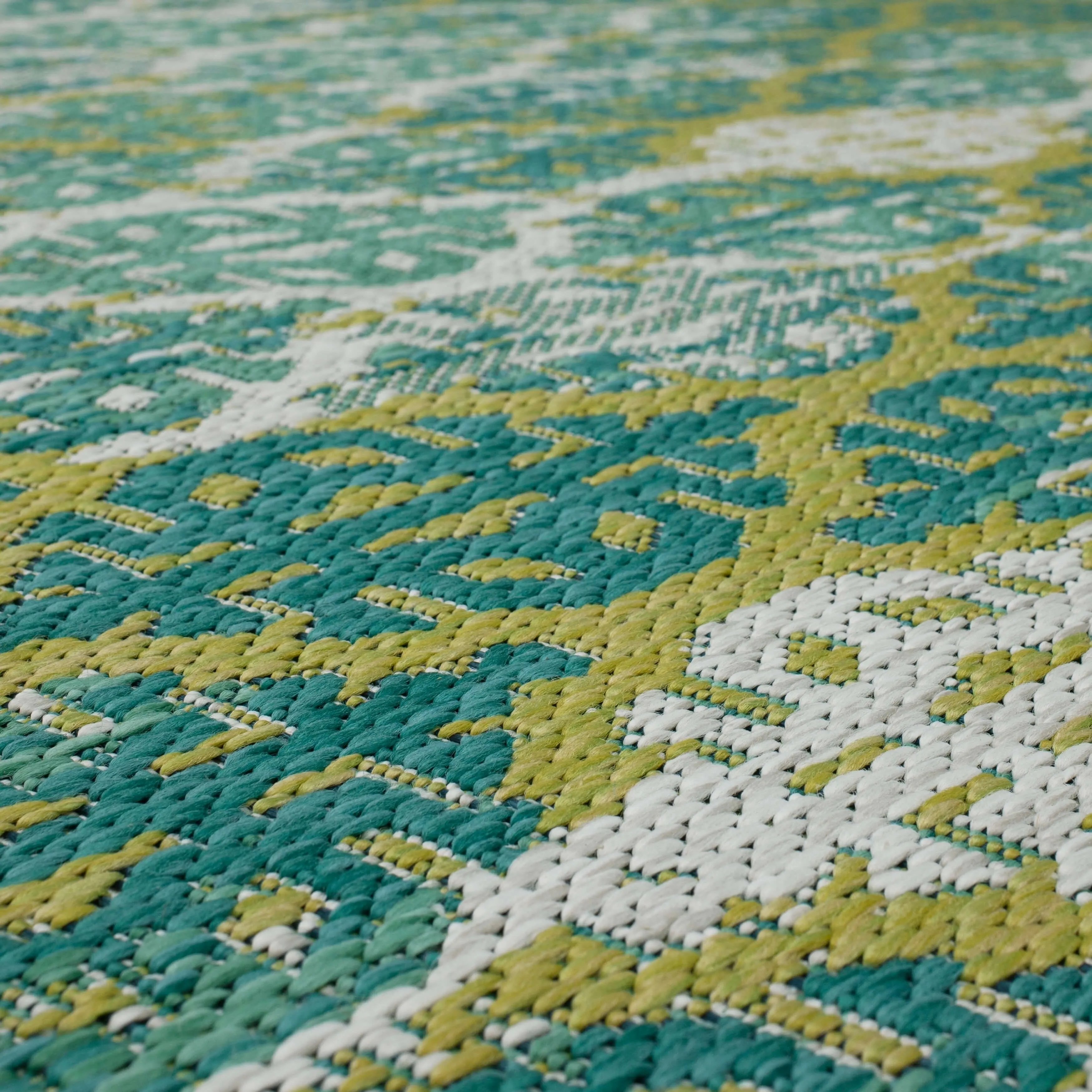 Mohawk Home Indoor/Outdoor Geneva iKat Patio Area Rug