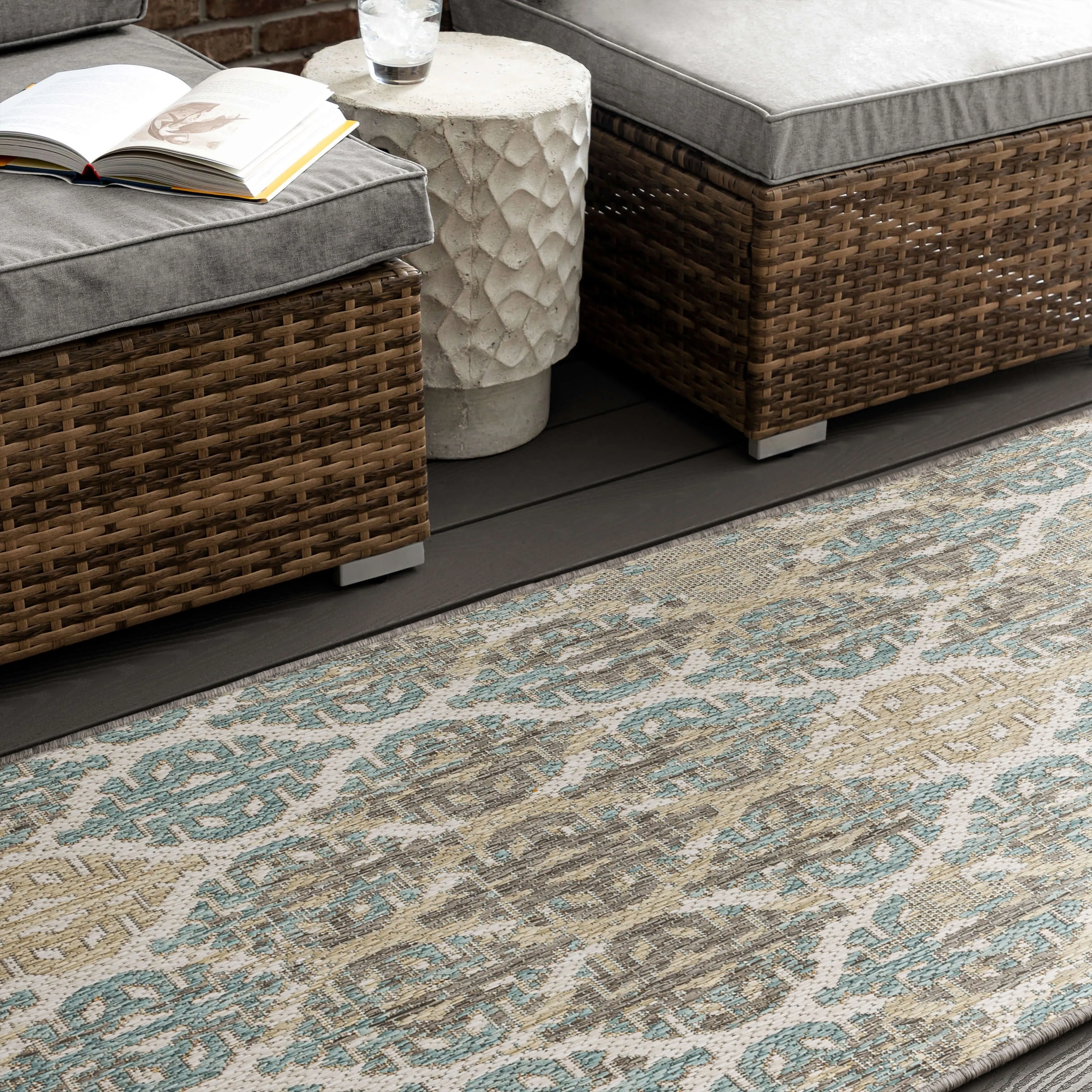 Mohawk Home Indoor/Outdoor Geneva iKat Patio Area Rug