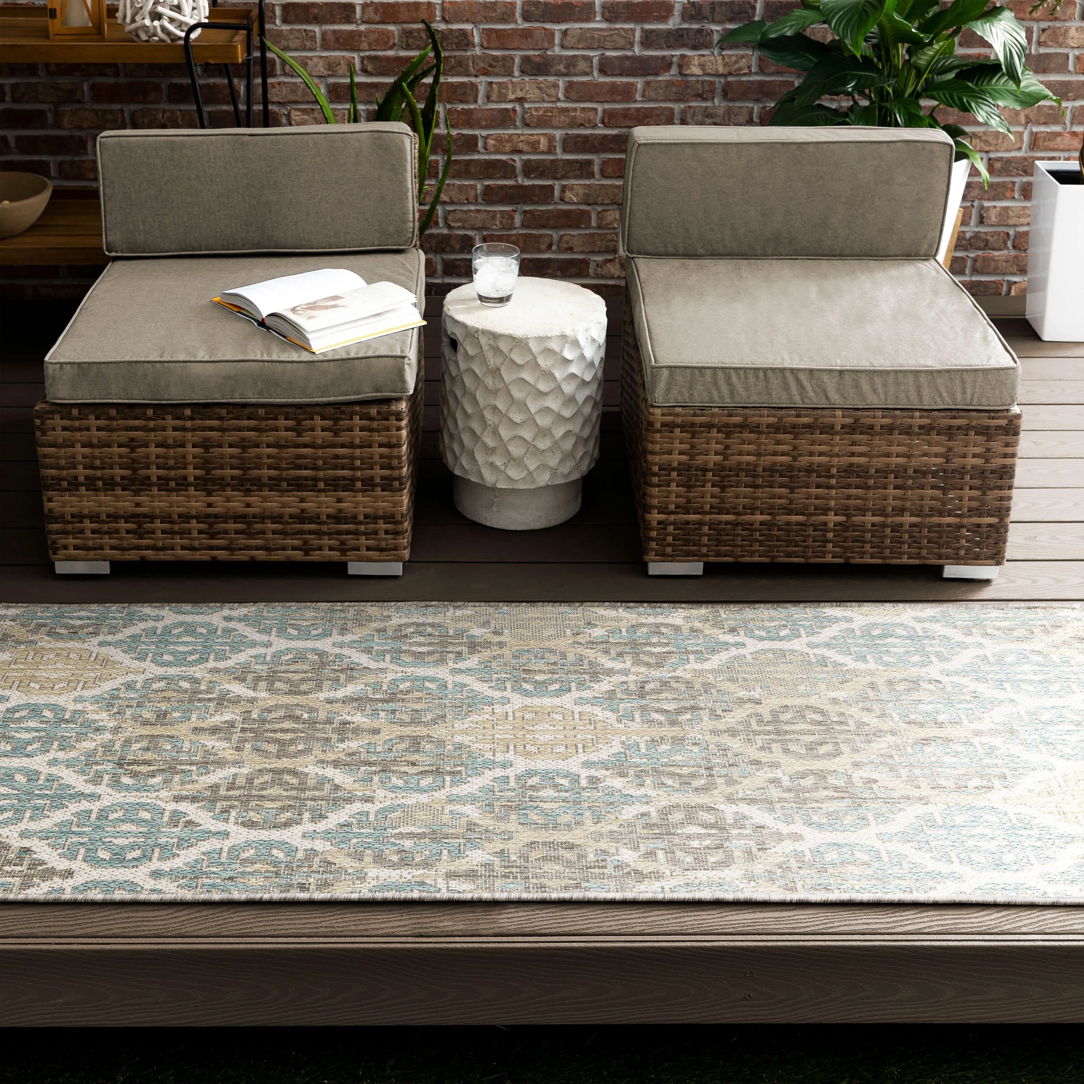 Mohawk Home Indoor/Outdoor Geneva iKat Patio Area Rug
