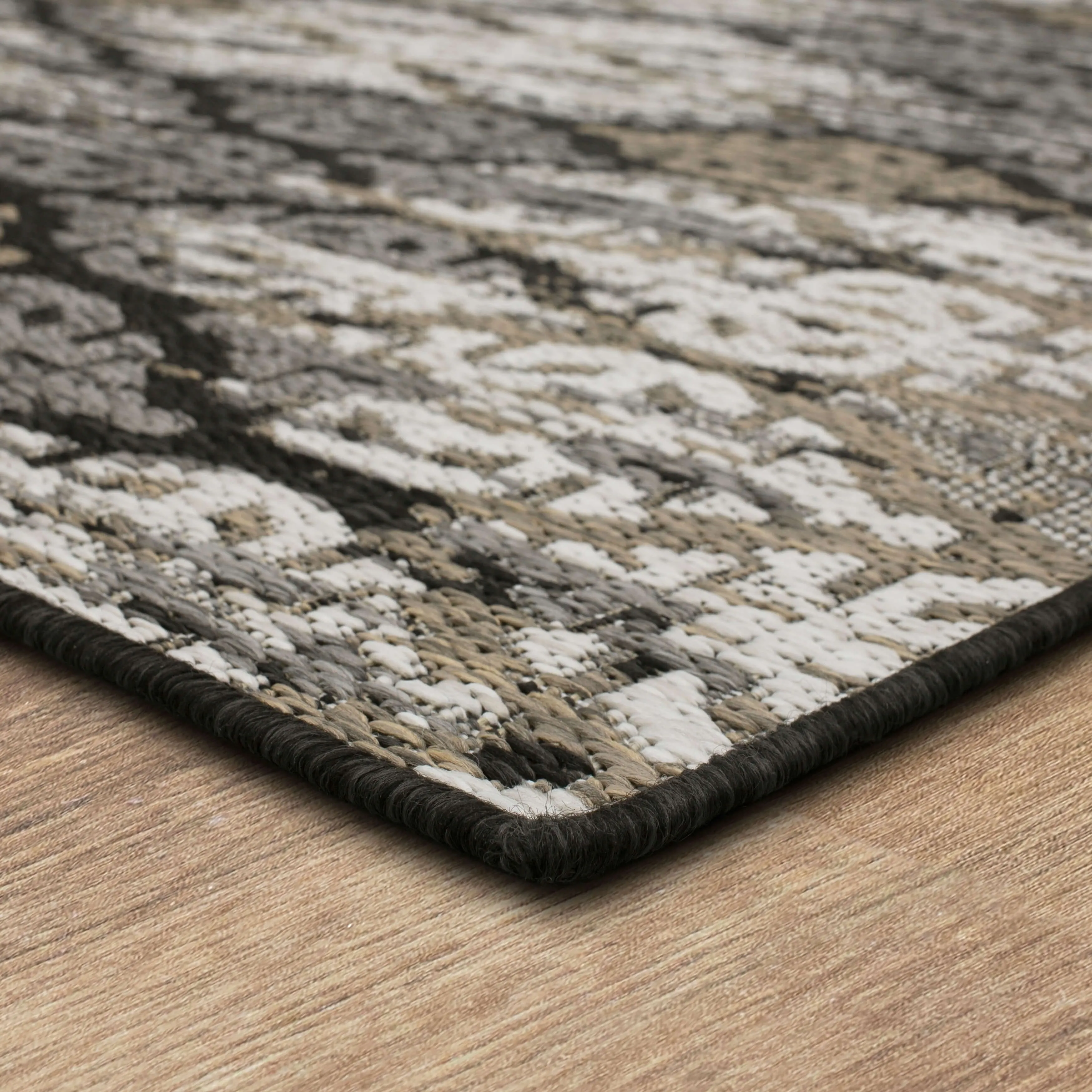 Mohawk Home Indoor/Outdoor Geneva iKat Patio Area Rug