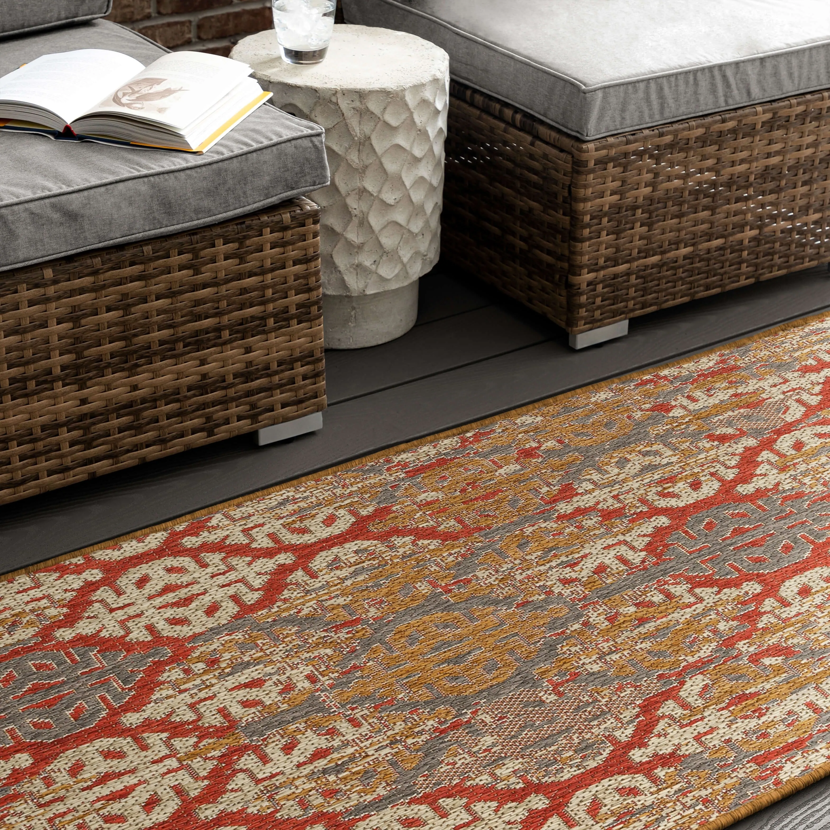 Mohawk Home Indoor/Outdoor Geneva iKat Patio Area Rug