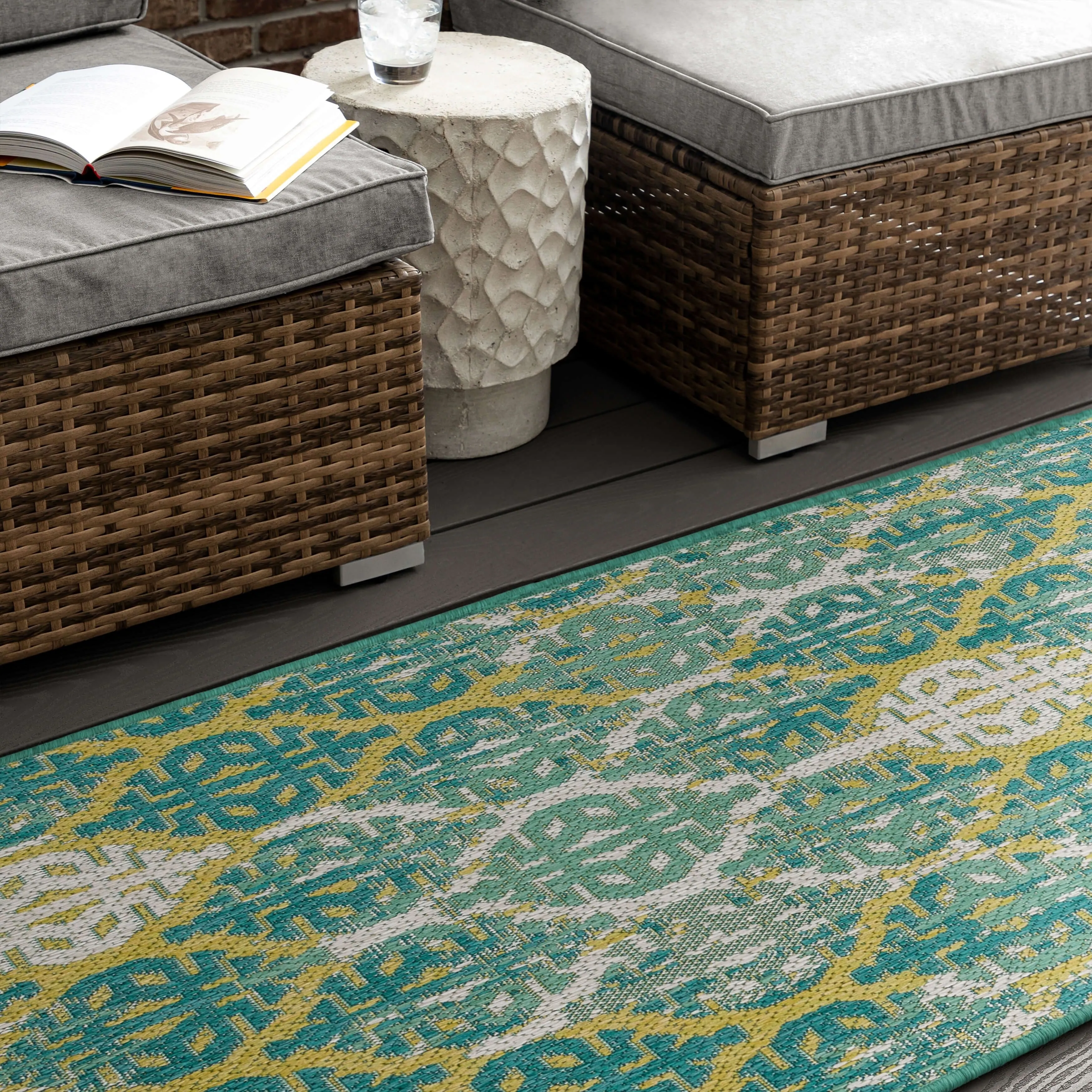 Mohawk Home Indoor/Outdoor Geneva iKat Patio Area Rug