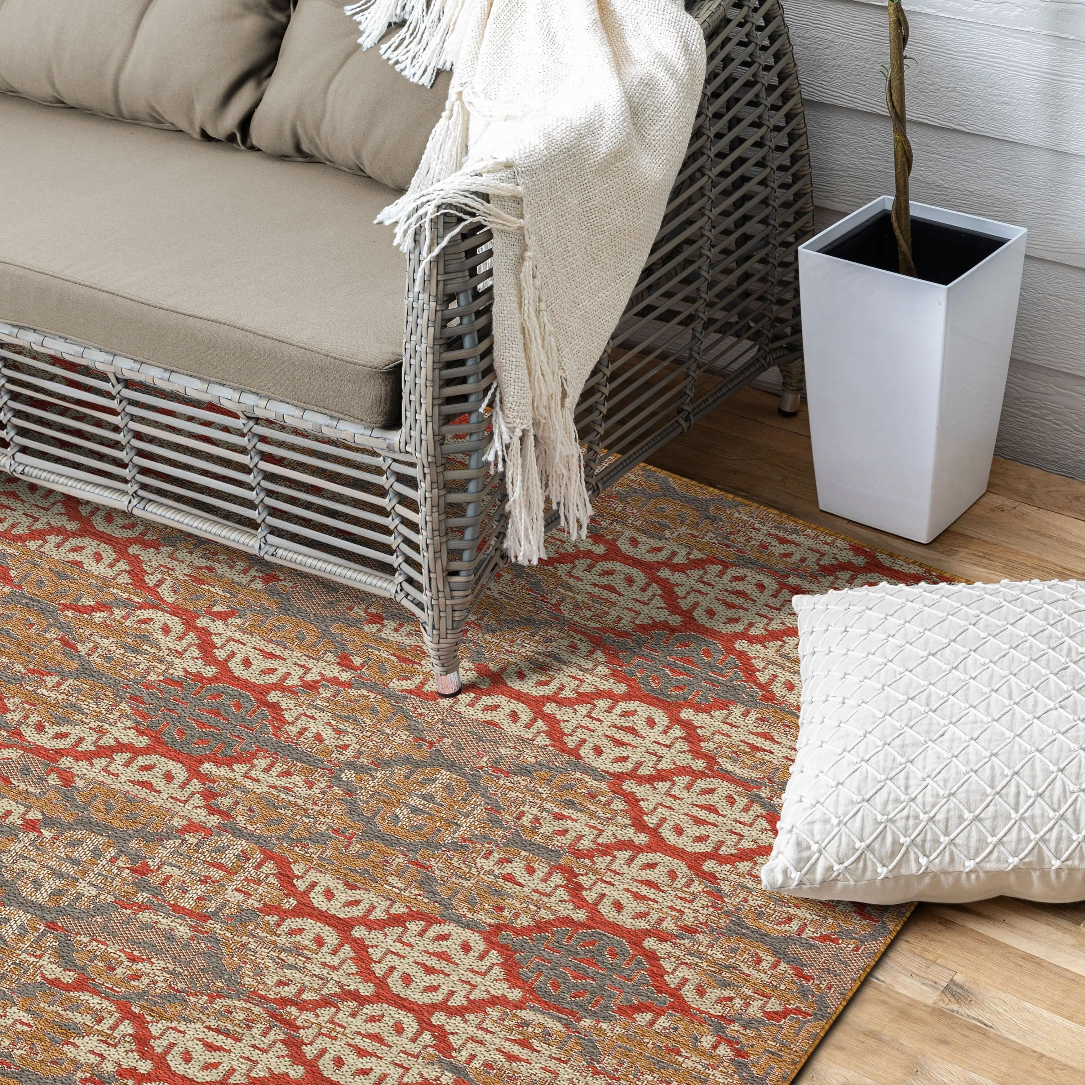 Mohawk Home Indoor/Outdoor Geneva iKat Patio Area Rug