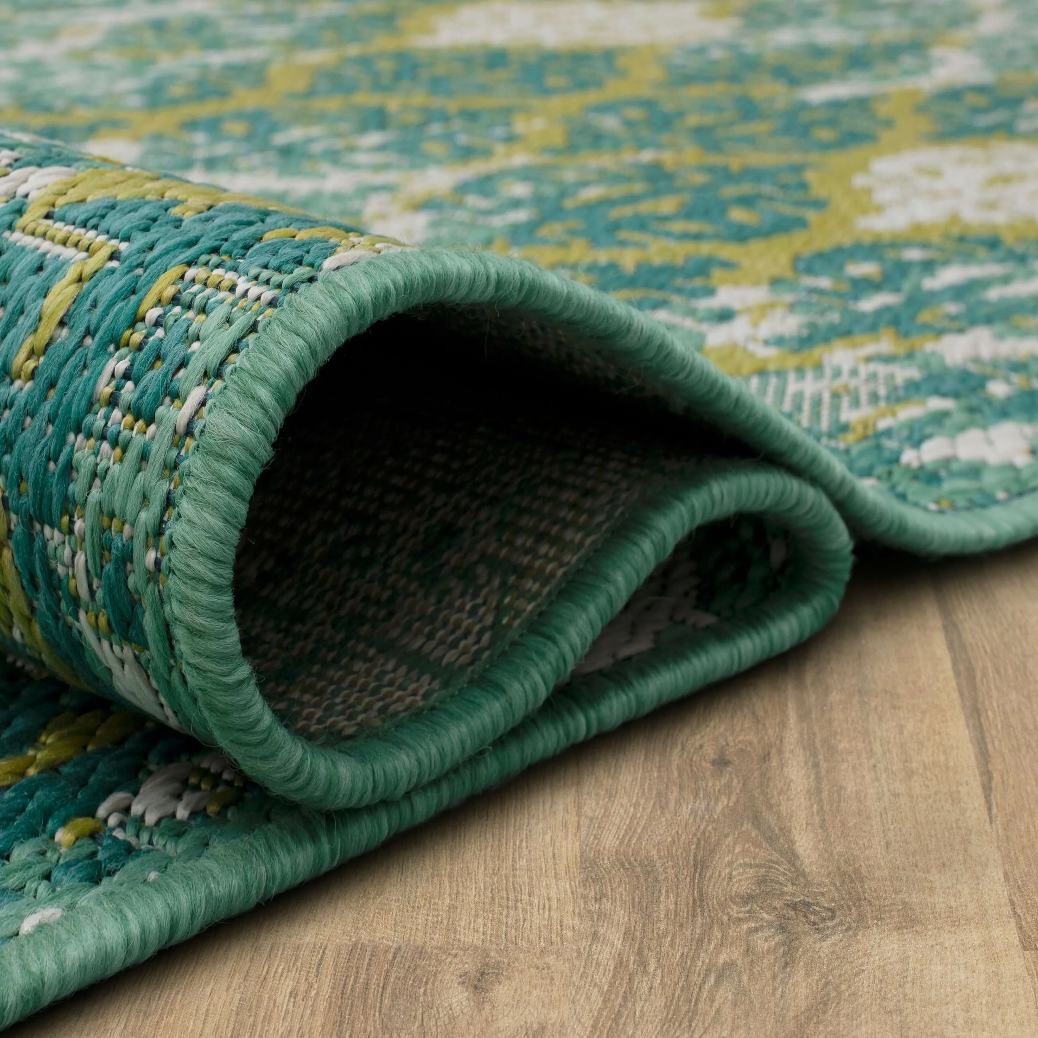 Mohawk Home Indoor/Outdoor Geneva iKat Patio Area Rug