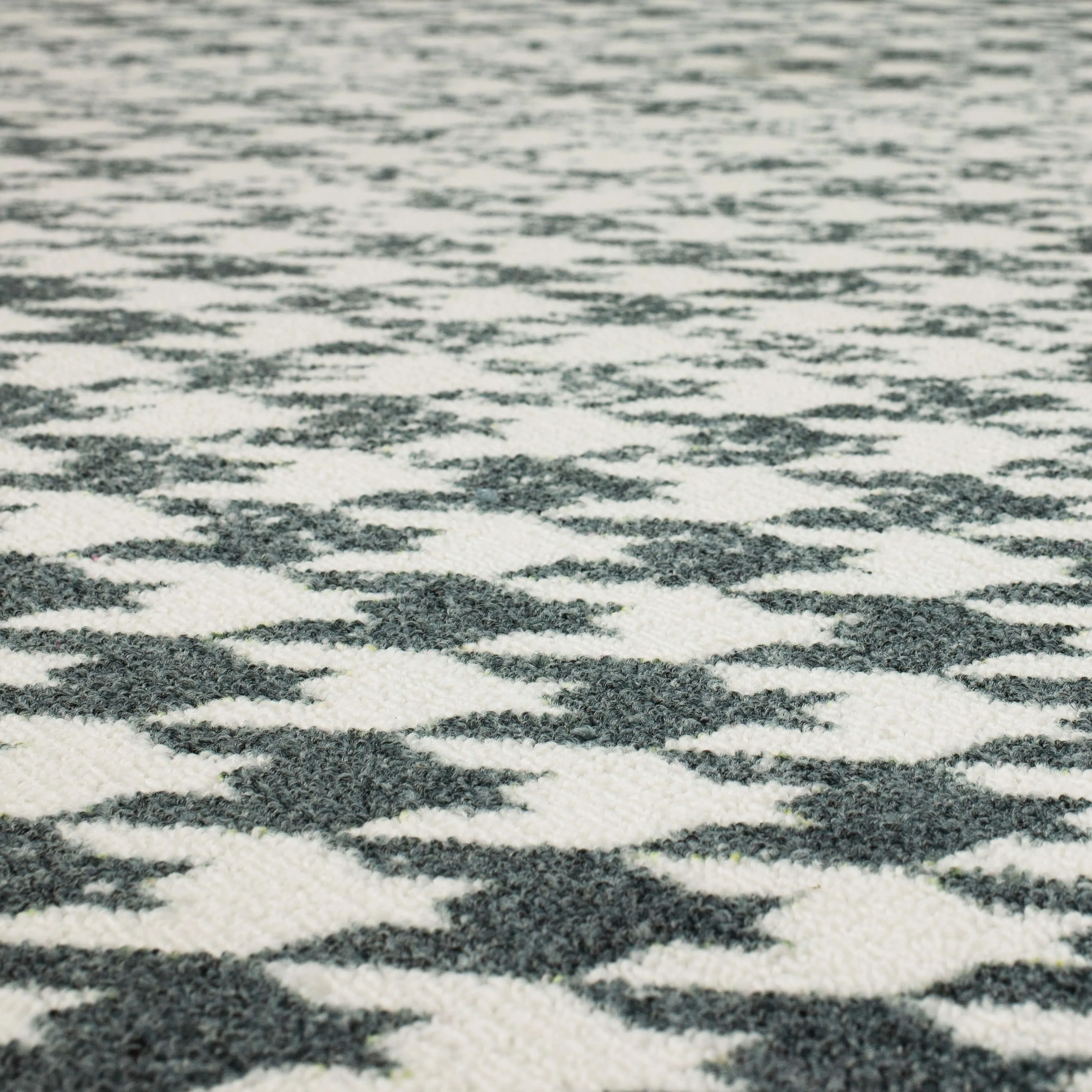 Mohawk Home Orabela Distressed Houndstooth Gray Area Rug