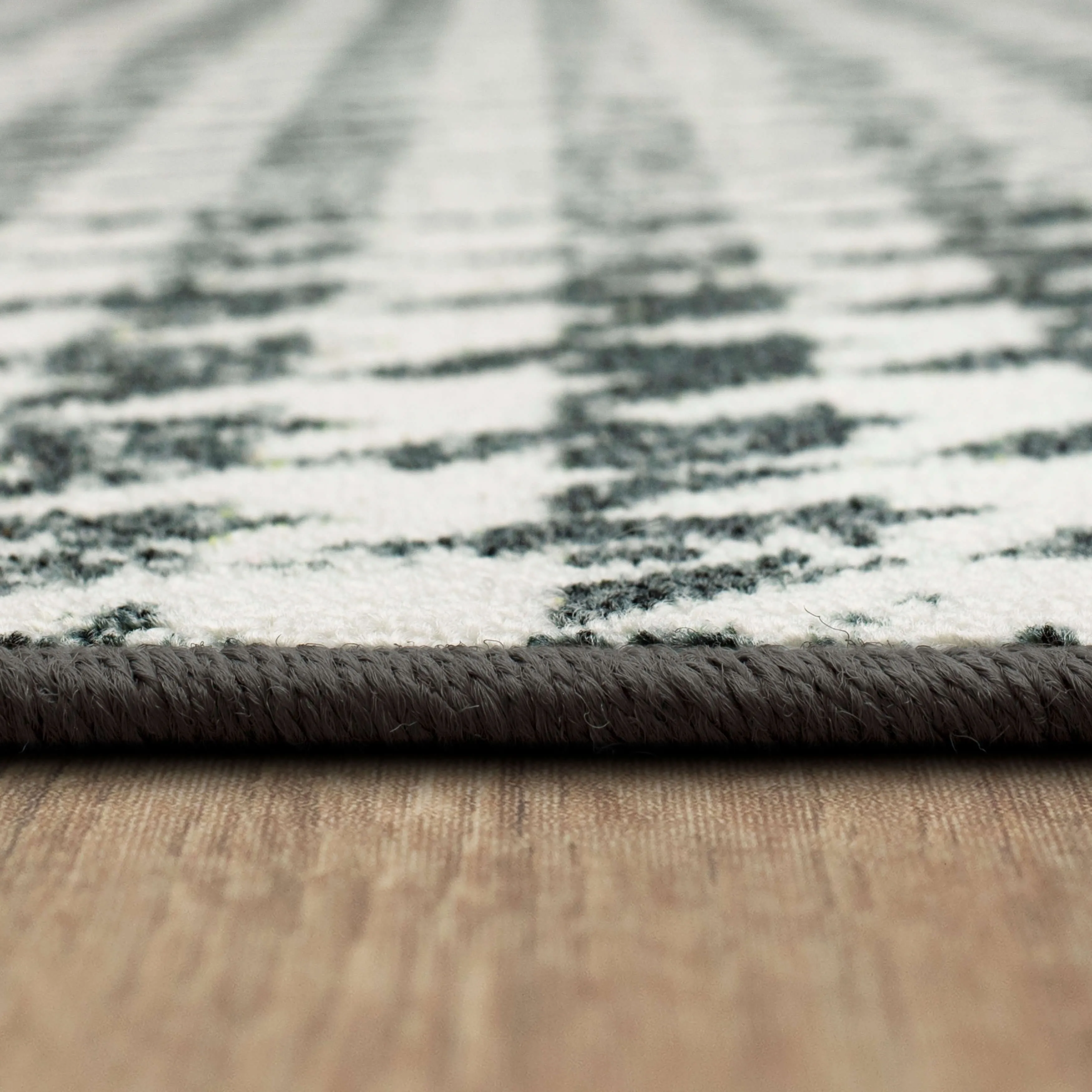 Mohawk Home Orabela Distressed Houndstooth Gray Area Rug