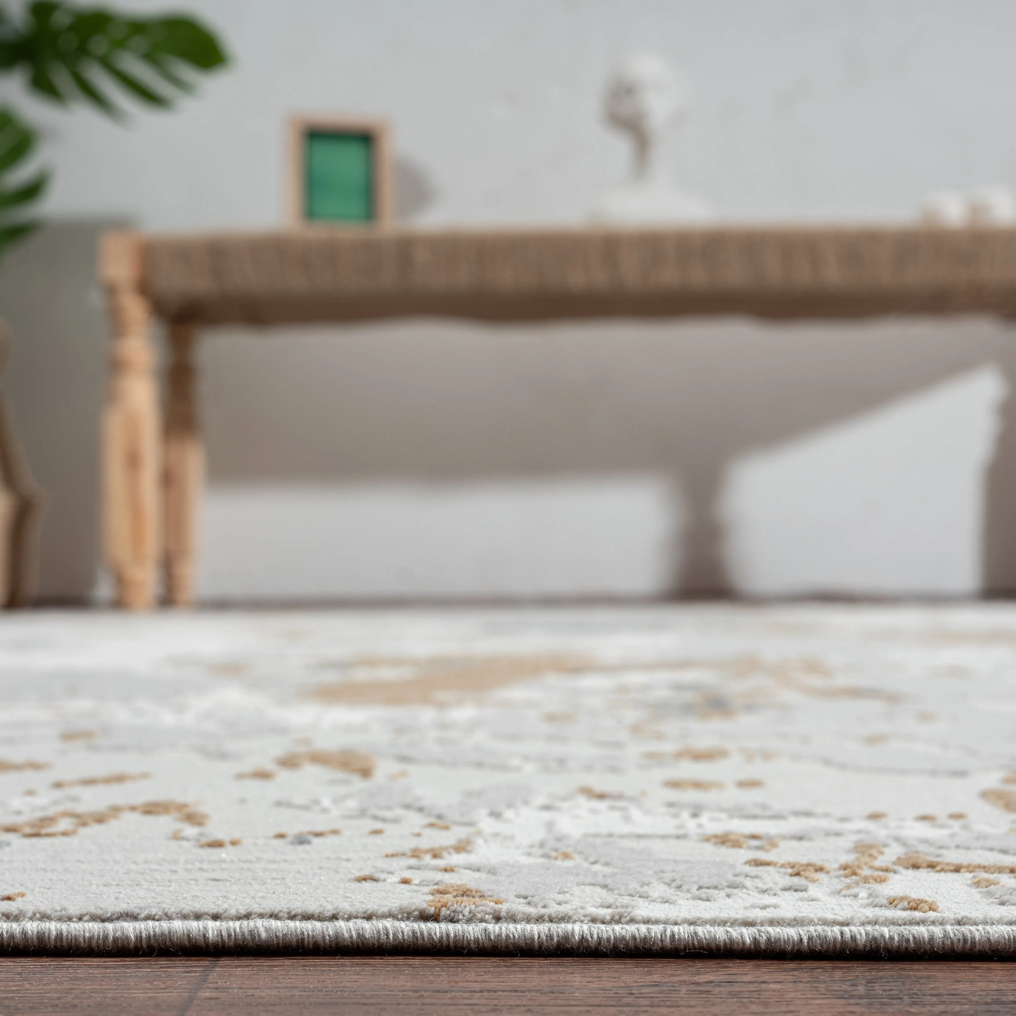 N Natori Bliss Abstract Floral Silver/Gold Modern Area Rug