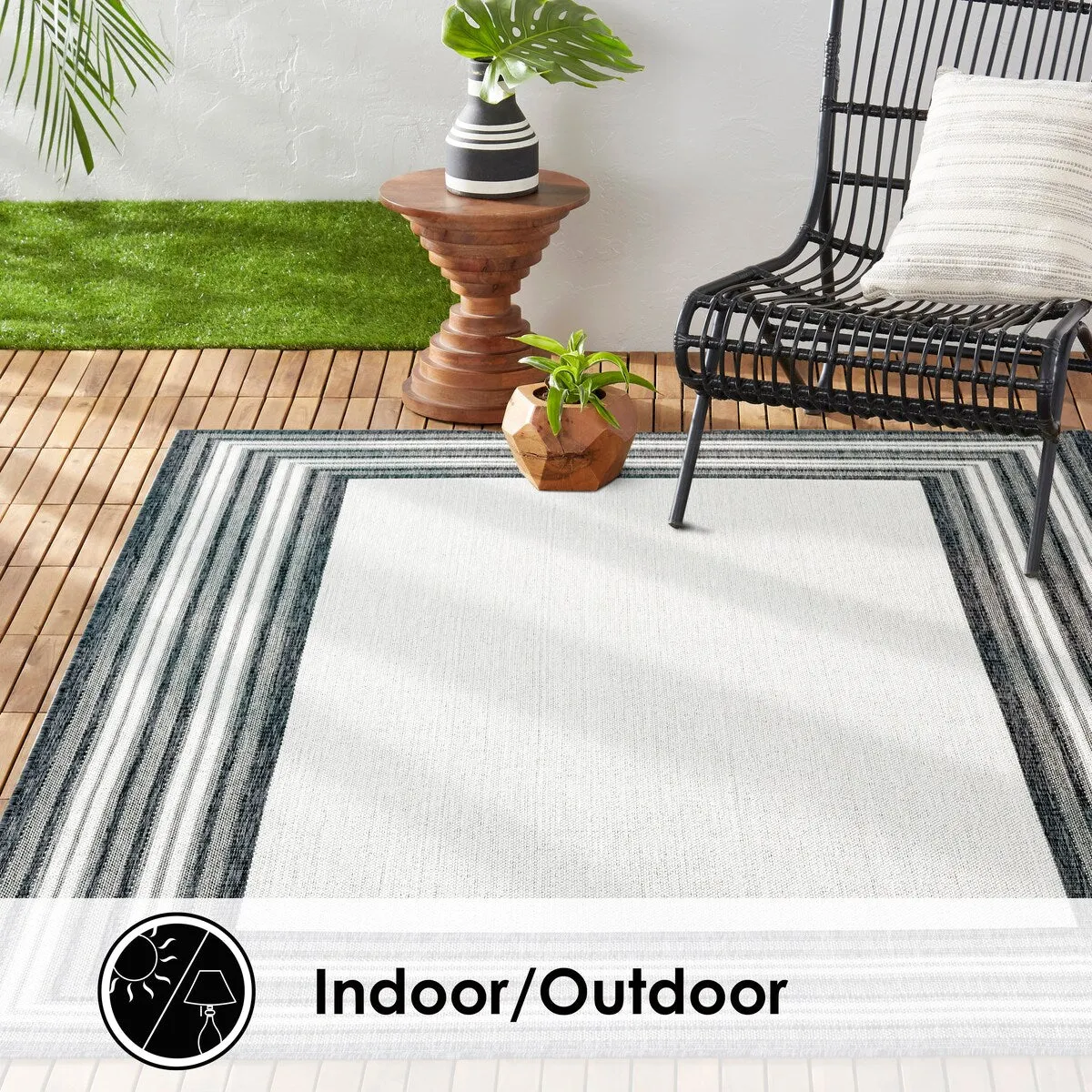 Nicole Miller New York Patio Country Layla Border Indoor/ Outdoor Rug