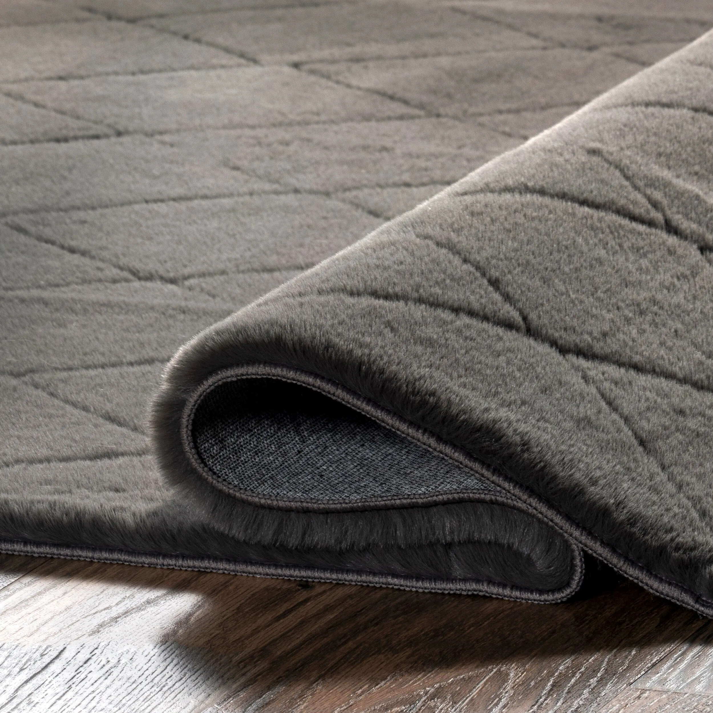 Nuloom Amy SuperiorWash Casual Faux Rabbit Machine Washable Area Rug