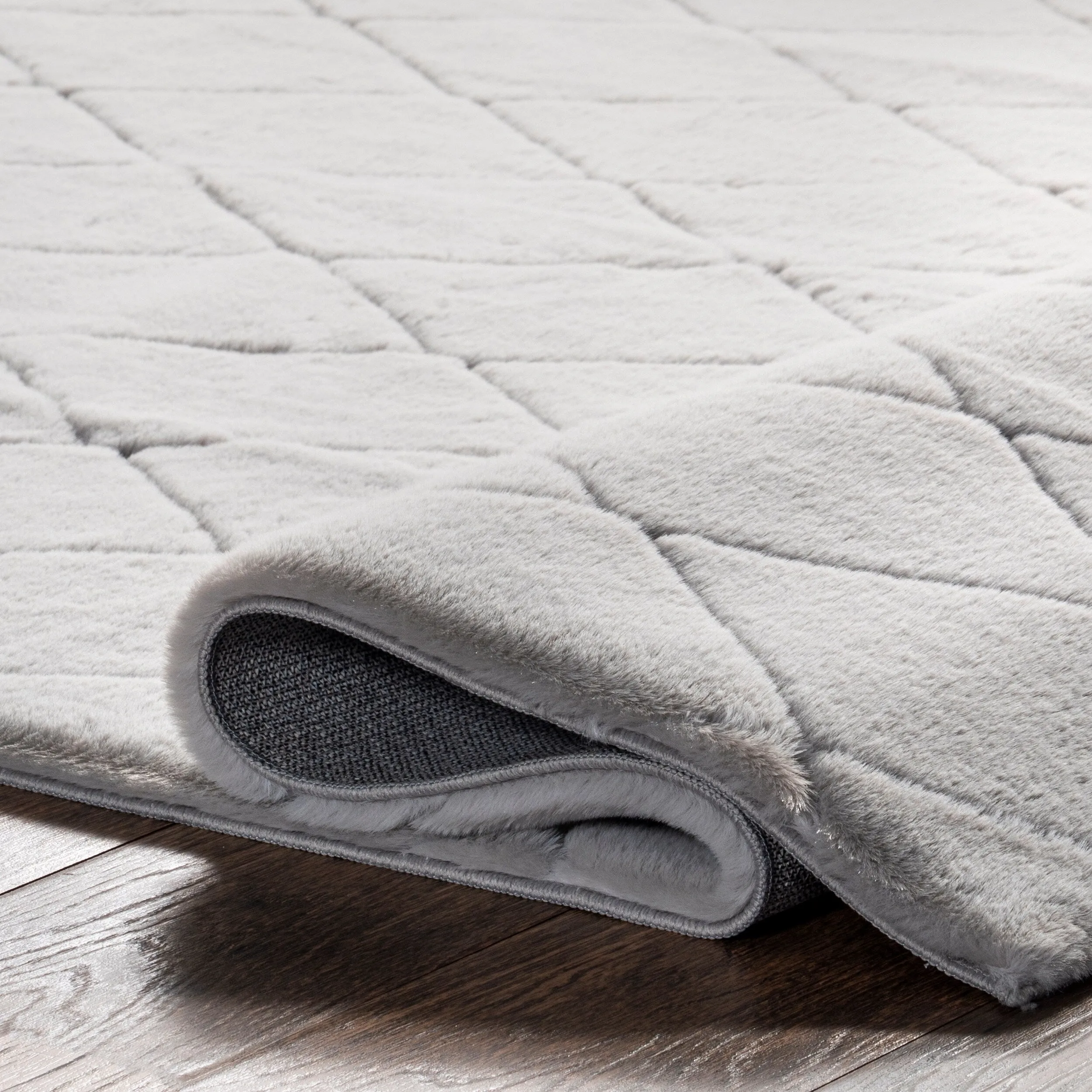 Nuloom Amy SuperiorWash Casual Faux Rabbit Machine Washable Area Rug