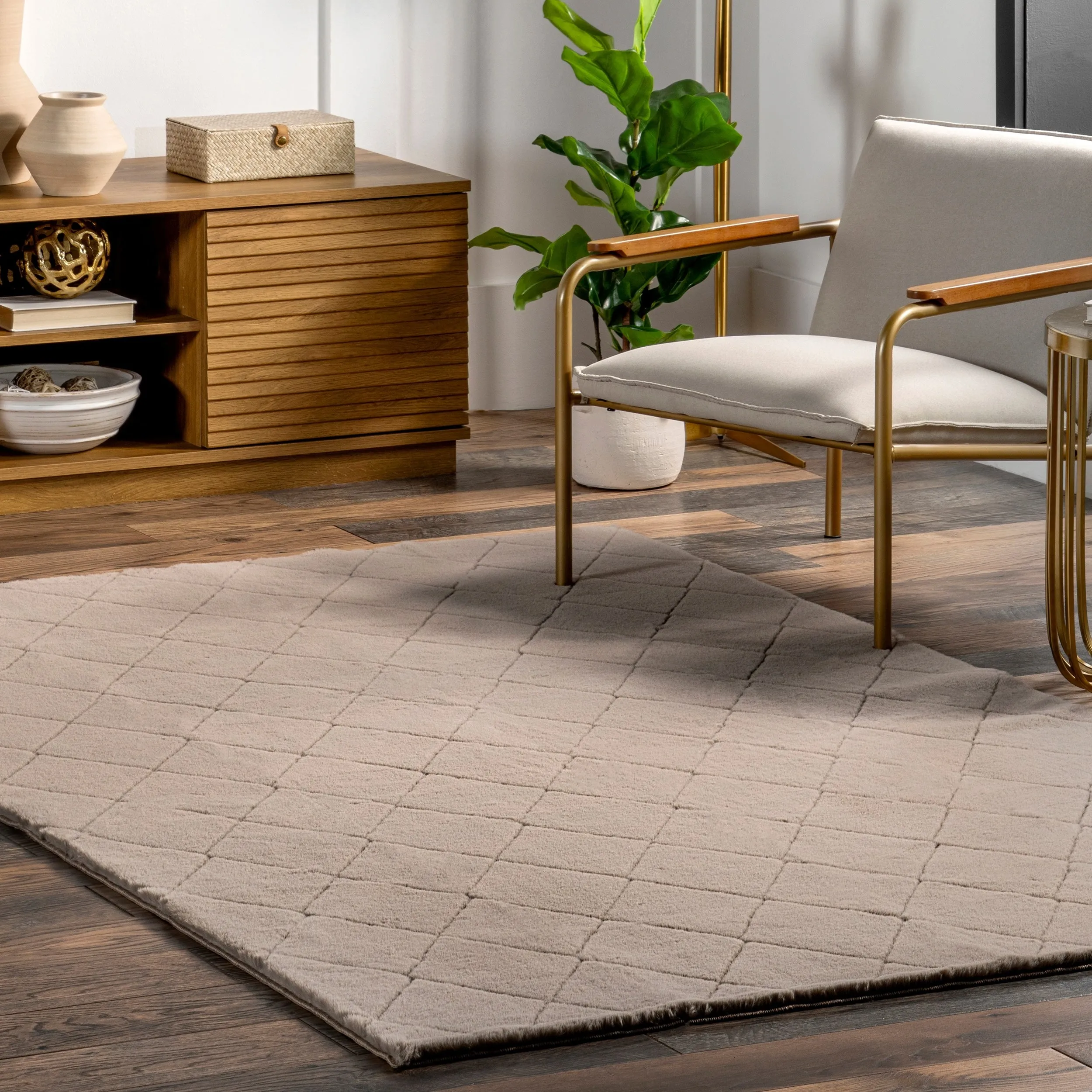 Nuloom Amy SuperiorWash Casual Faux Rabbit Machine Washable Area Rug