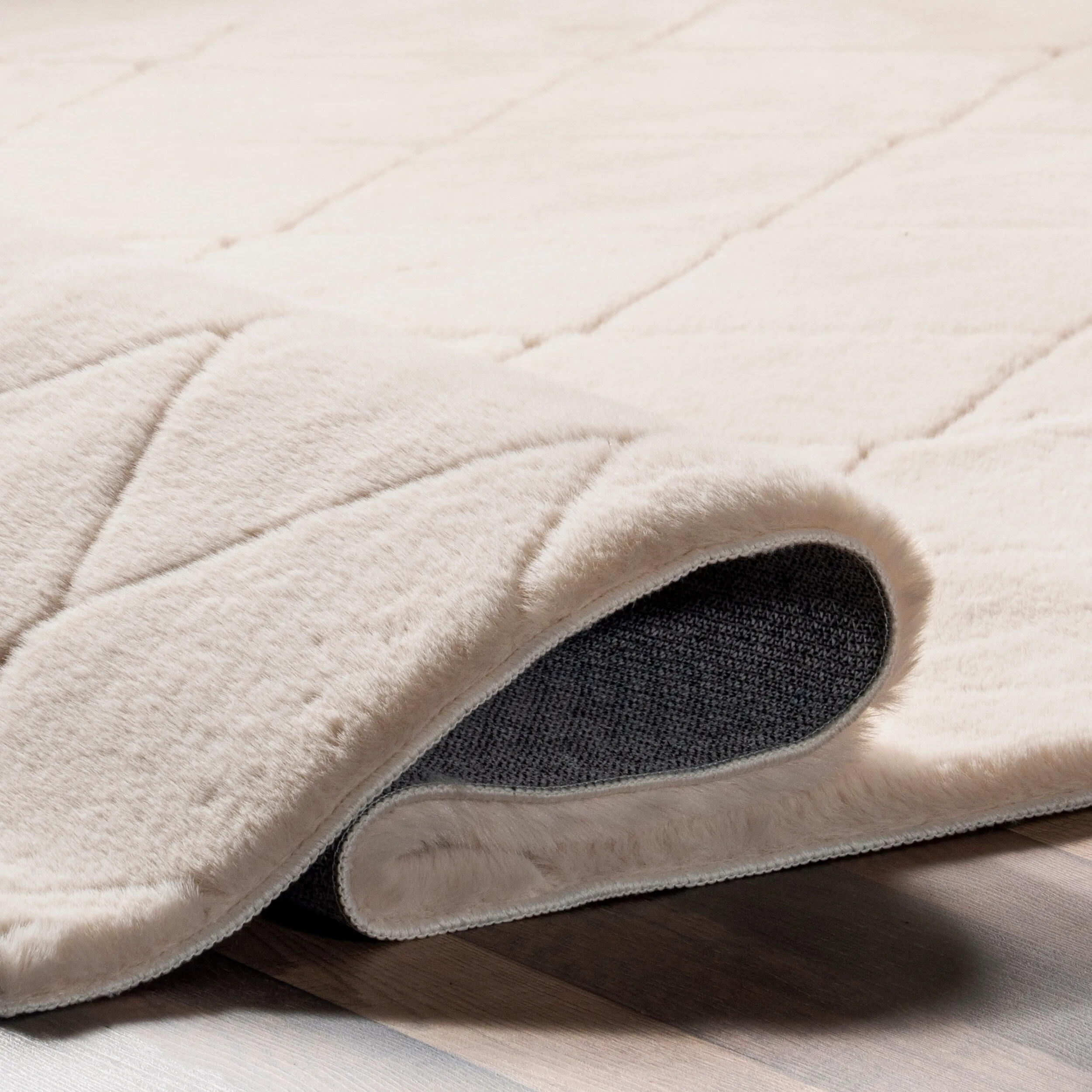 Nuloom Amy SuperiorWash Casual Faux Rabbit Machine Washable Area Rug