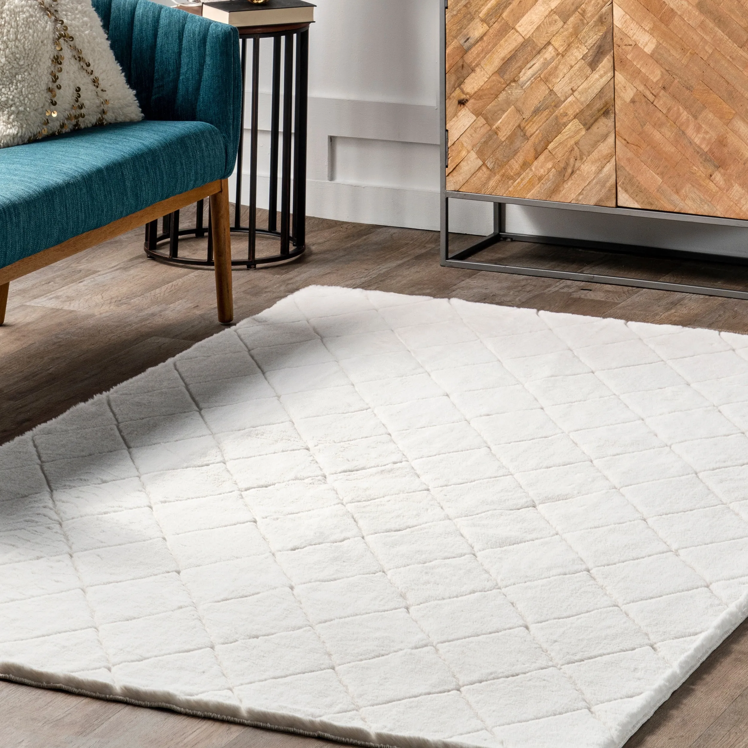 Nuloom Amy SuperiorWash Casual Faux Rabbit Machine Washable Area Rug