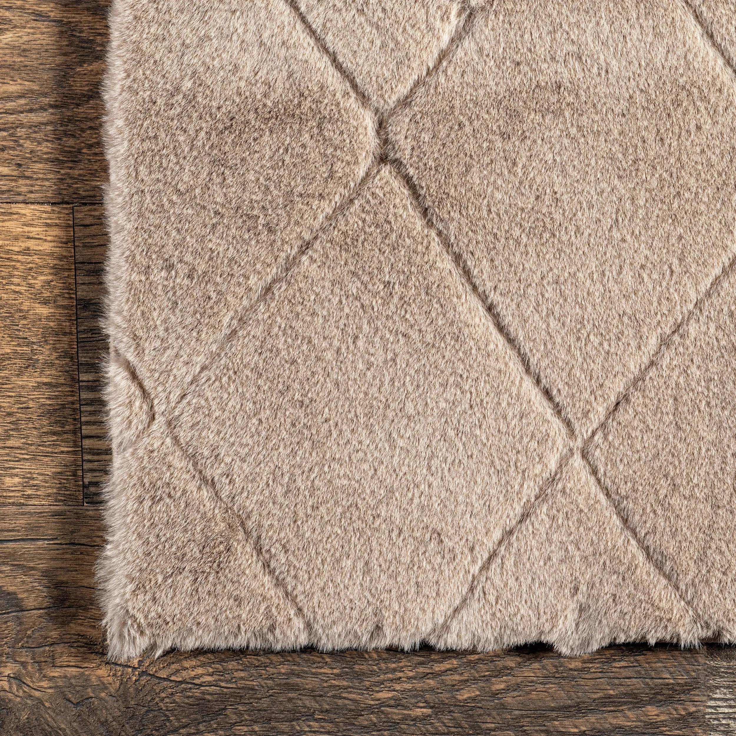 Nuloom Amy SuperiorWash Casual Faux Rabbit Machine Washable Area Rug