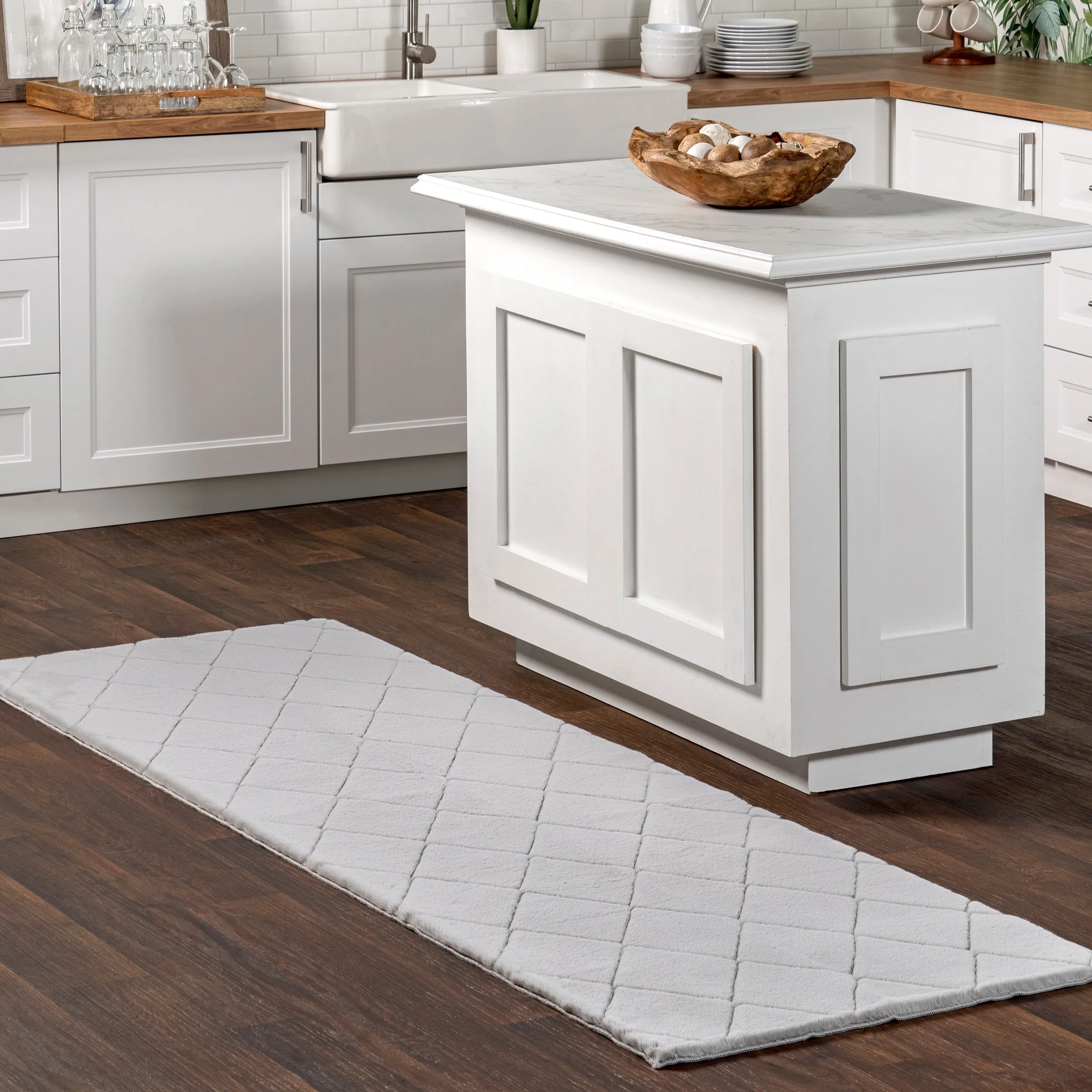 Nuloom Amy SuperiorWash Casual Faux Rabbit Machine Washable Area Rug