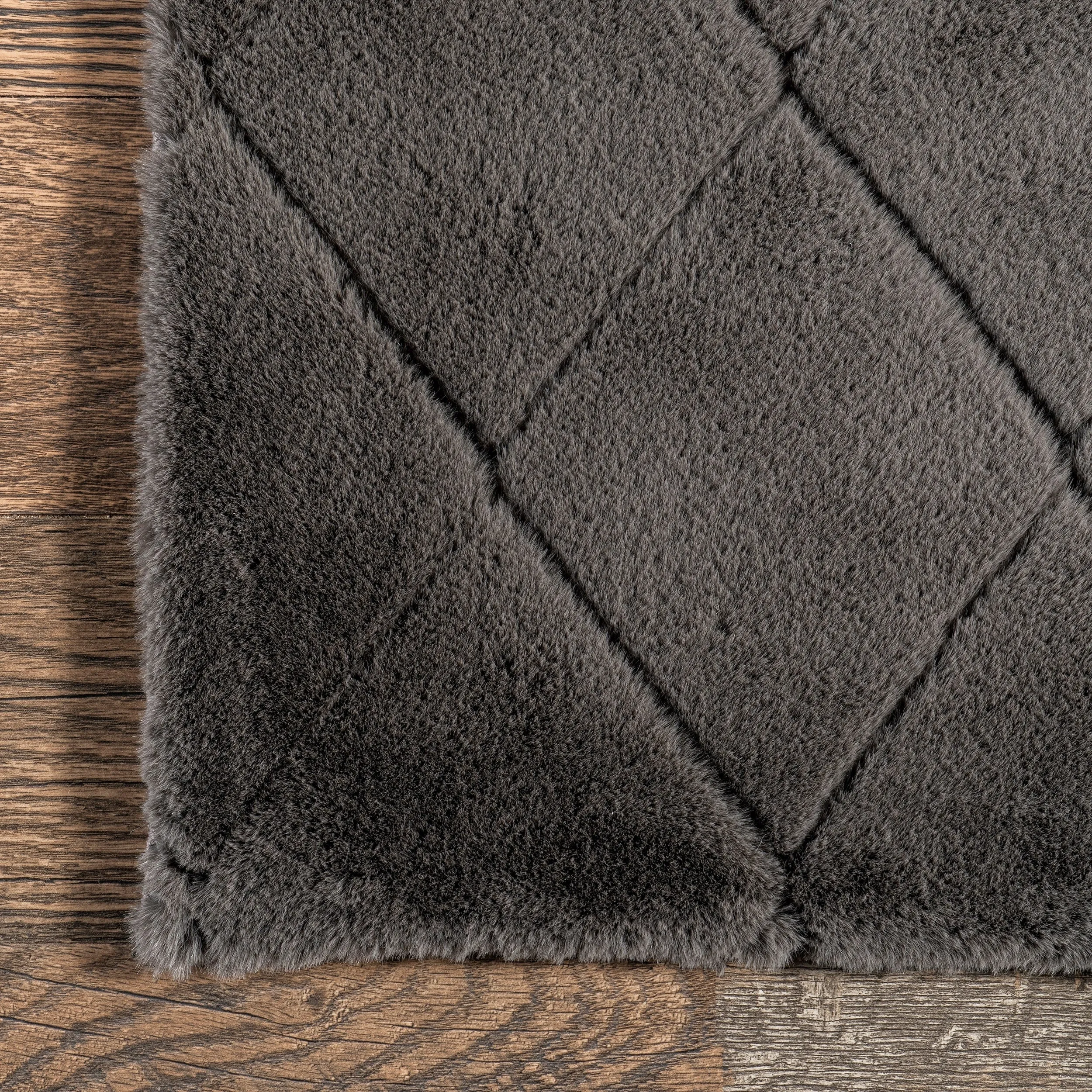 Nuloom Amy SuperiorWash Casual Faux Rabbit Machine Washable Area Rug