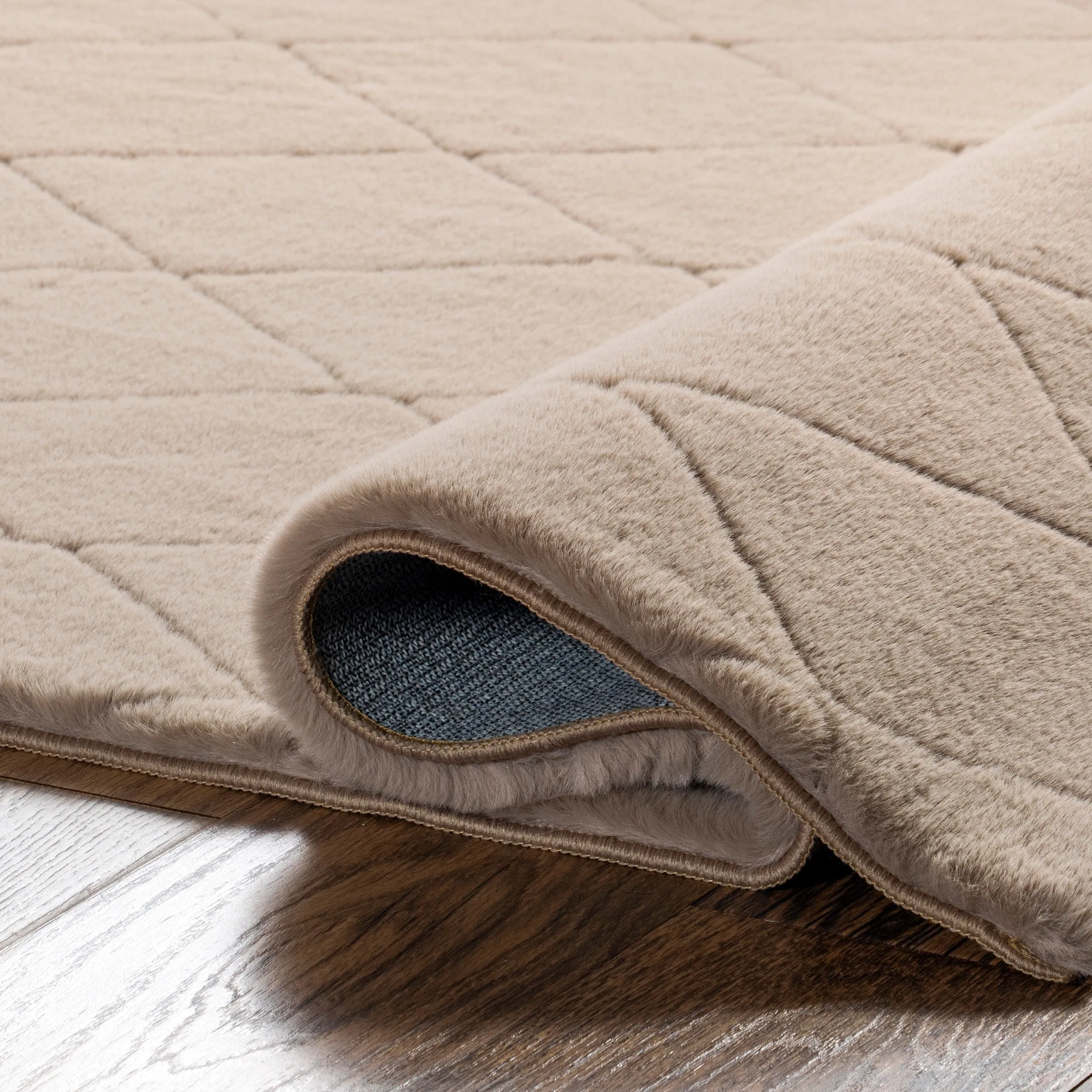 Nuloom Amy SuperiorWash Casual Faux Rabbit Machine Washable Area Rug